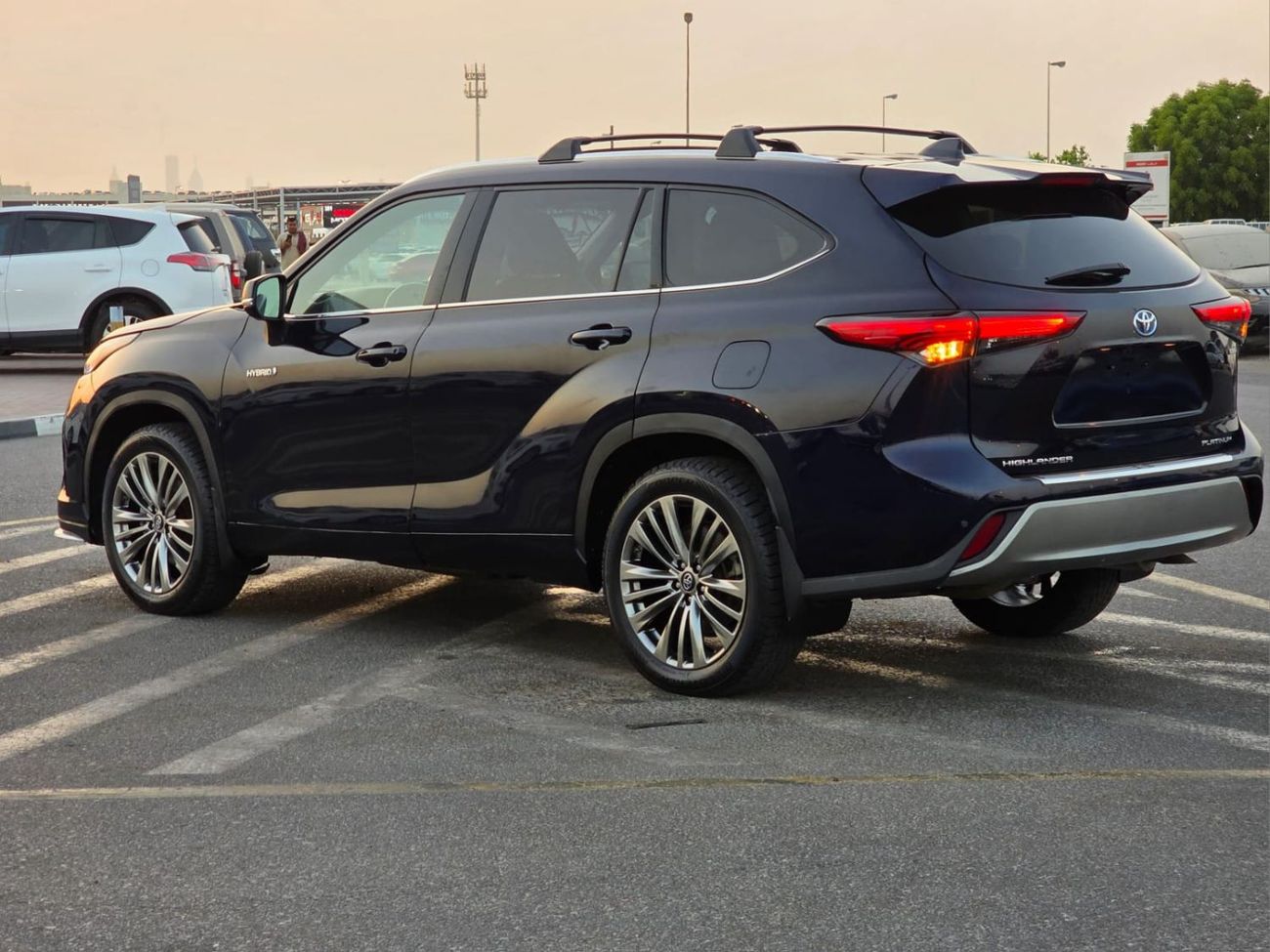 تويوتا هايلاندر 2.5L Hybrid Platinum