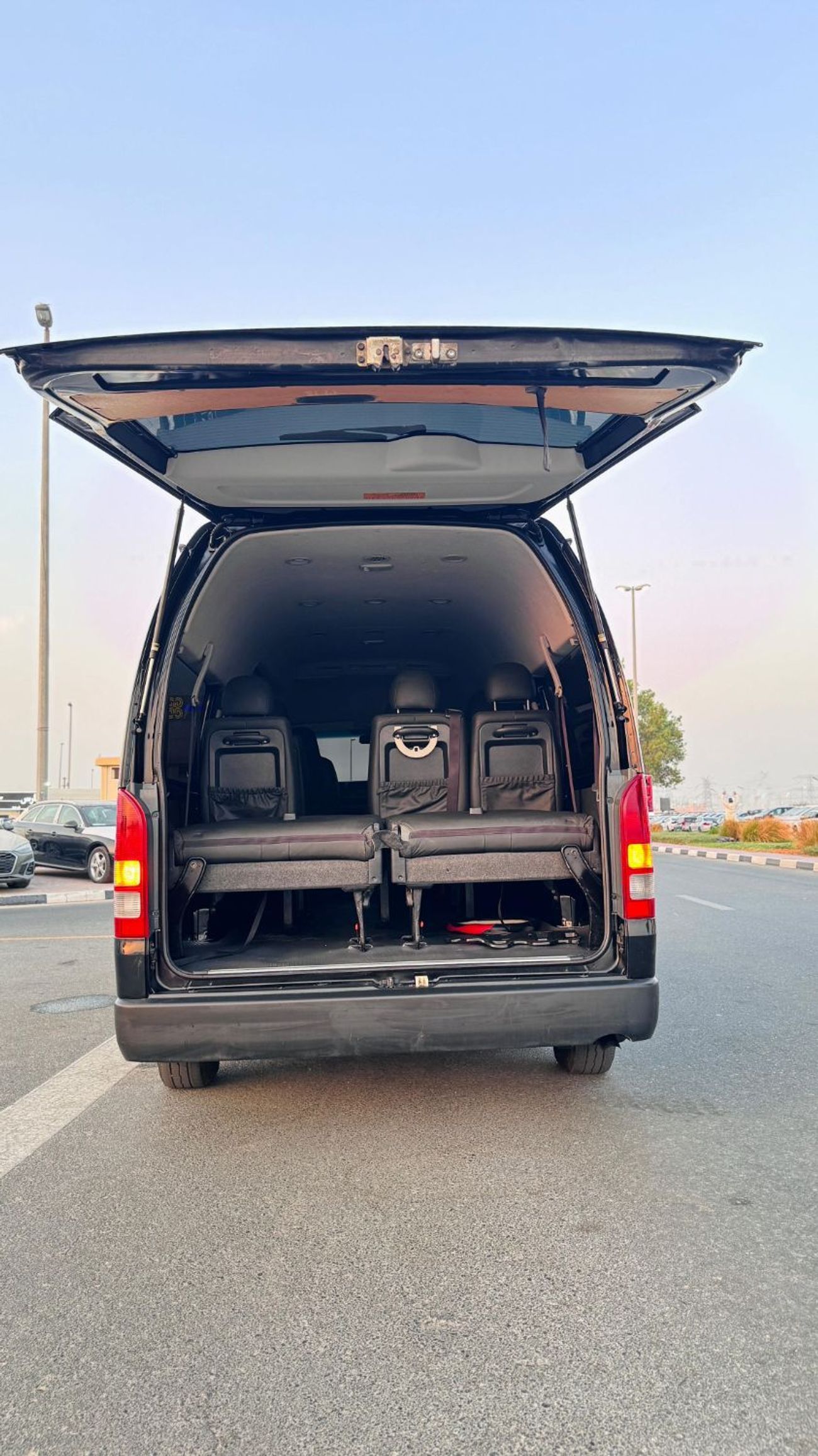 Toyota Hiace POWER SLIDING DOOR | 14-SEATER | 3.0L DIESEL ENGINE | 2WD | AUTOMATIC TRANSMISSION | RHD