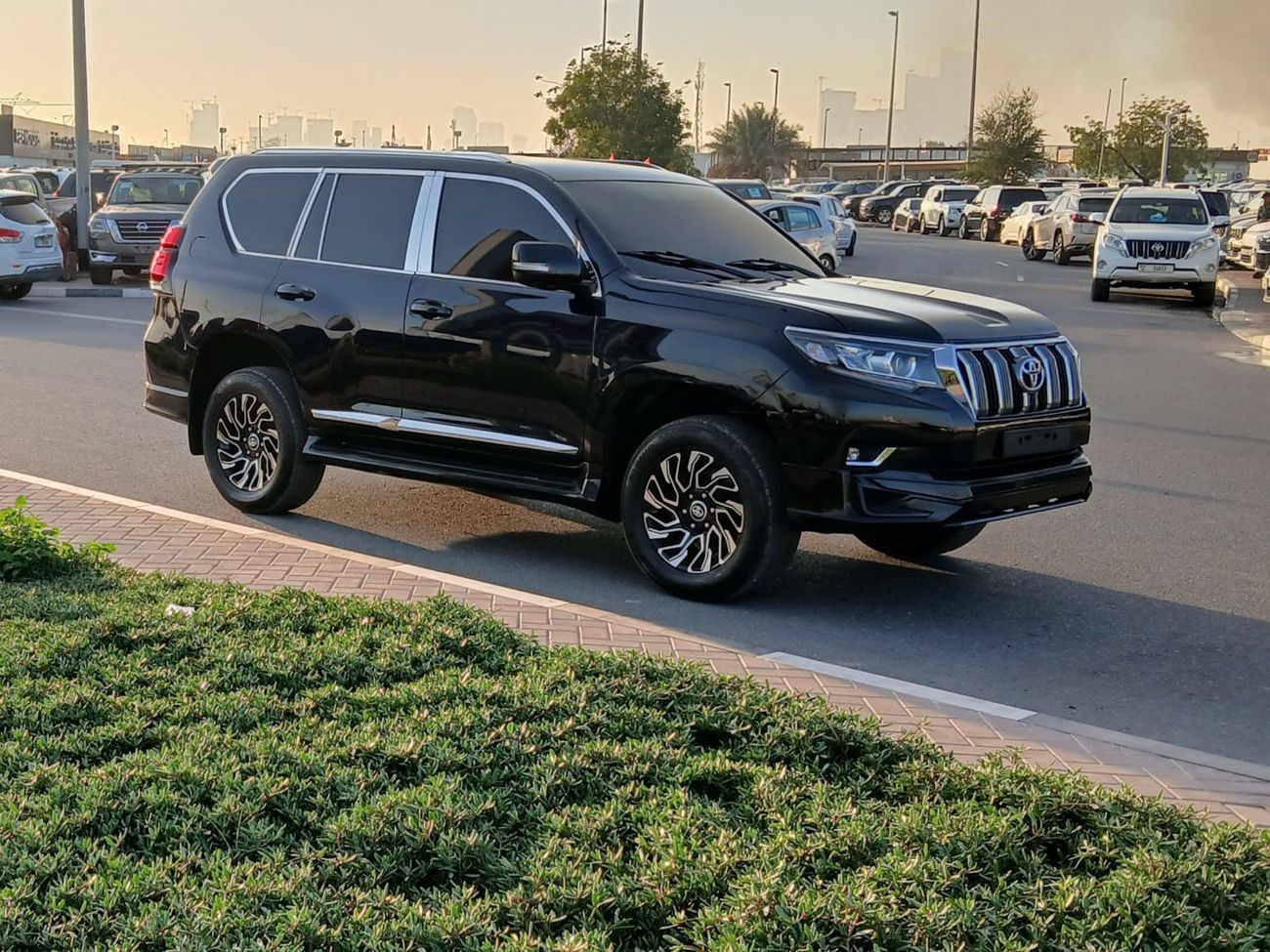 تويوتا برادو Toyota prado 2013Model TXL 2.7L v4 petrol Engine Colour Black push start Transmission Automatic Inte