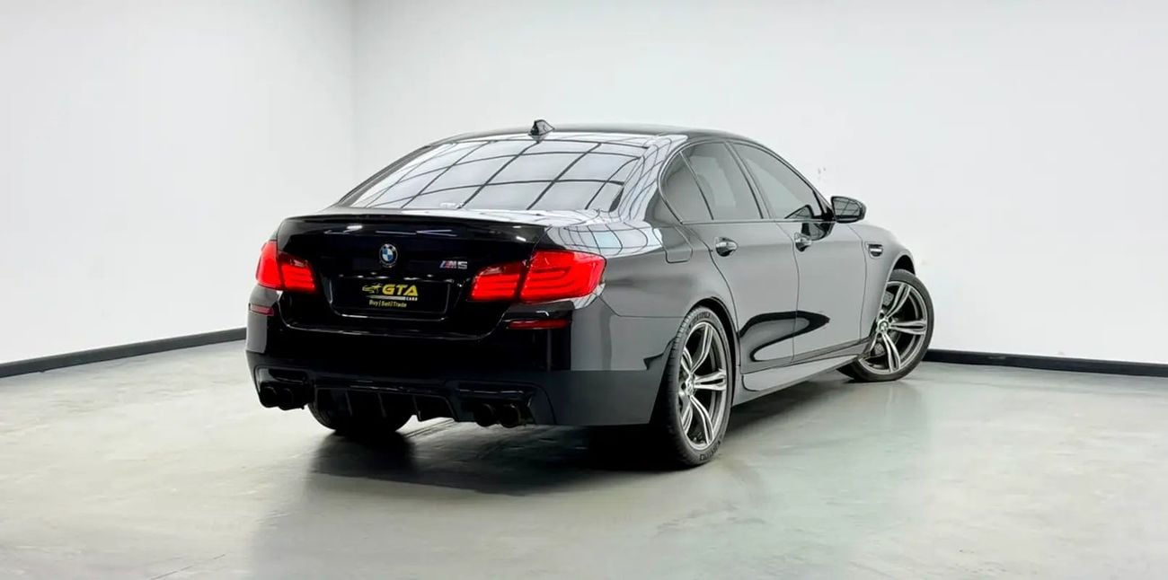 بي أم دبليو M5 ستاندارد Stage 2 Tuned, Carbon Fiber Exterior, Fully Loaded, Excellent Condition, GCC