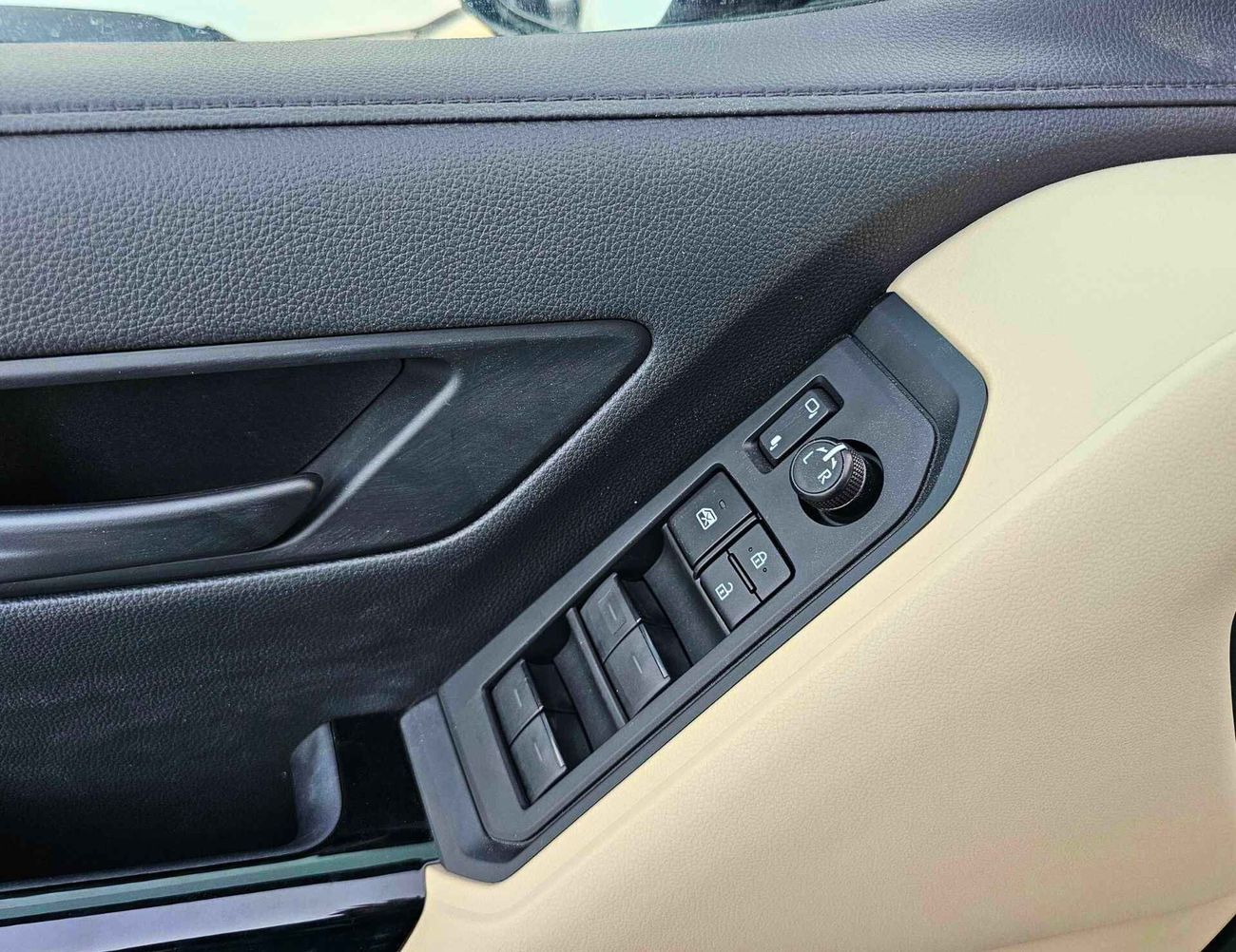 Toyota Land Cruiser GXR 3.3L Diesel Twin Turbo | Sunroof | Driver Electric Seat (CODE # GXR-G1)