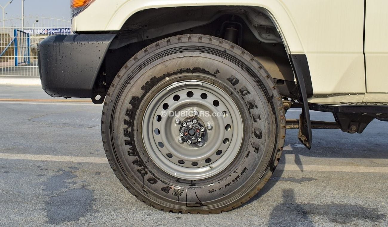 Toyota Land Cruiser 70 LC78 - 4.5l - Manual - New Shape - 13 Seater - Central Lock - Automatic Windows - 4wd