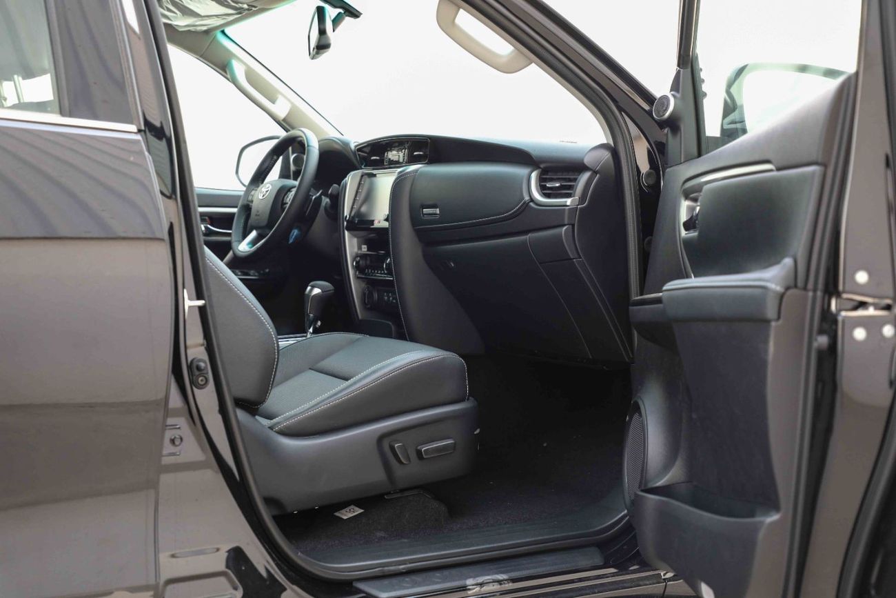 تويوتا فورتونر تويوتا فورتشنر 2024 4.0 4x4 HI - أسود اتيتيود من الداخل أسود | تصدير فقط