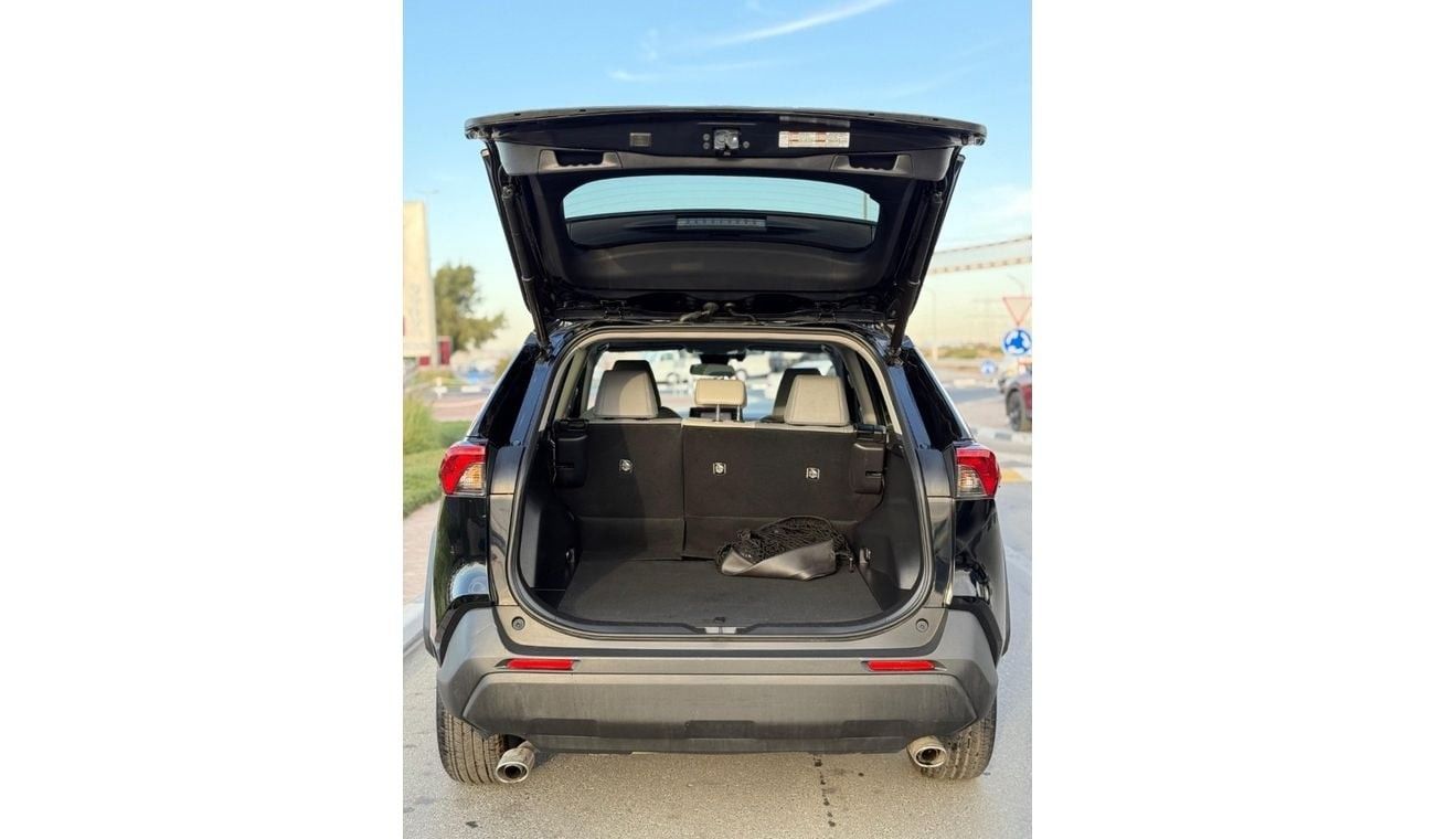 Toyota RAV4 Hybrid XLE 2.5L premium,Sunroof,limited Rims