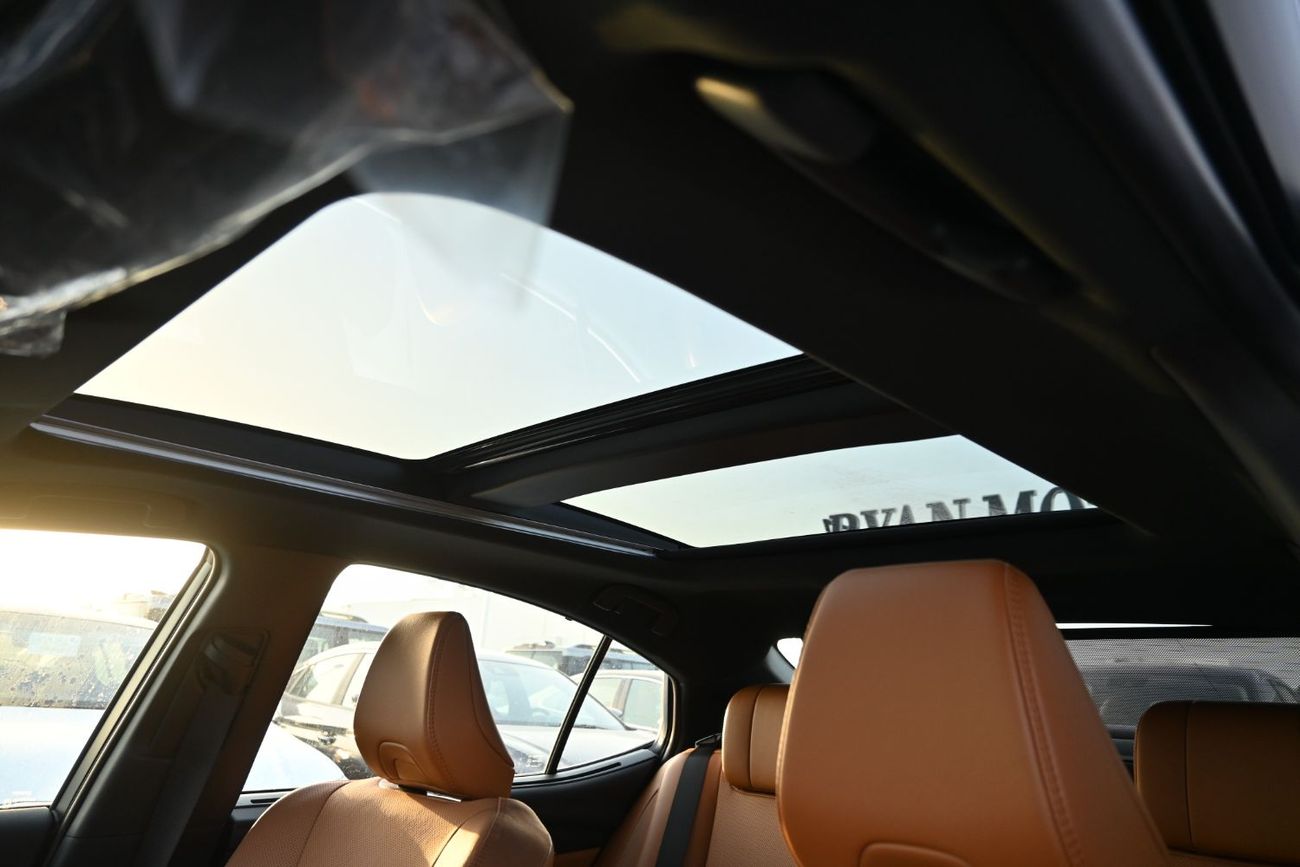 Toyota Camry Toyota Camry Lumiere 2.5L Hybrid, Model 2025, Color White