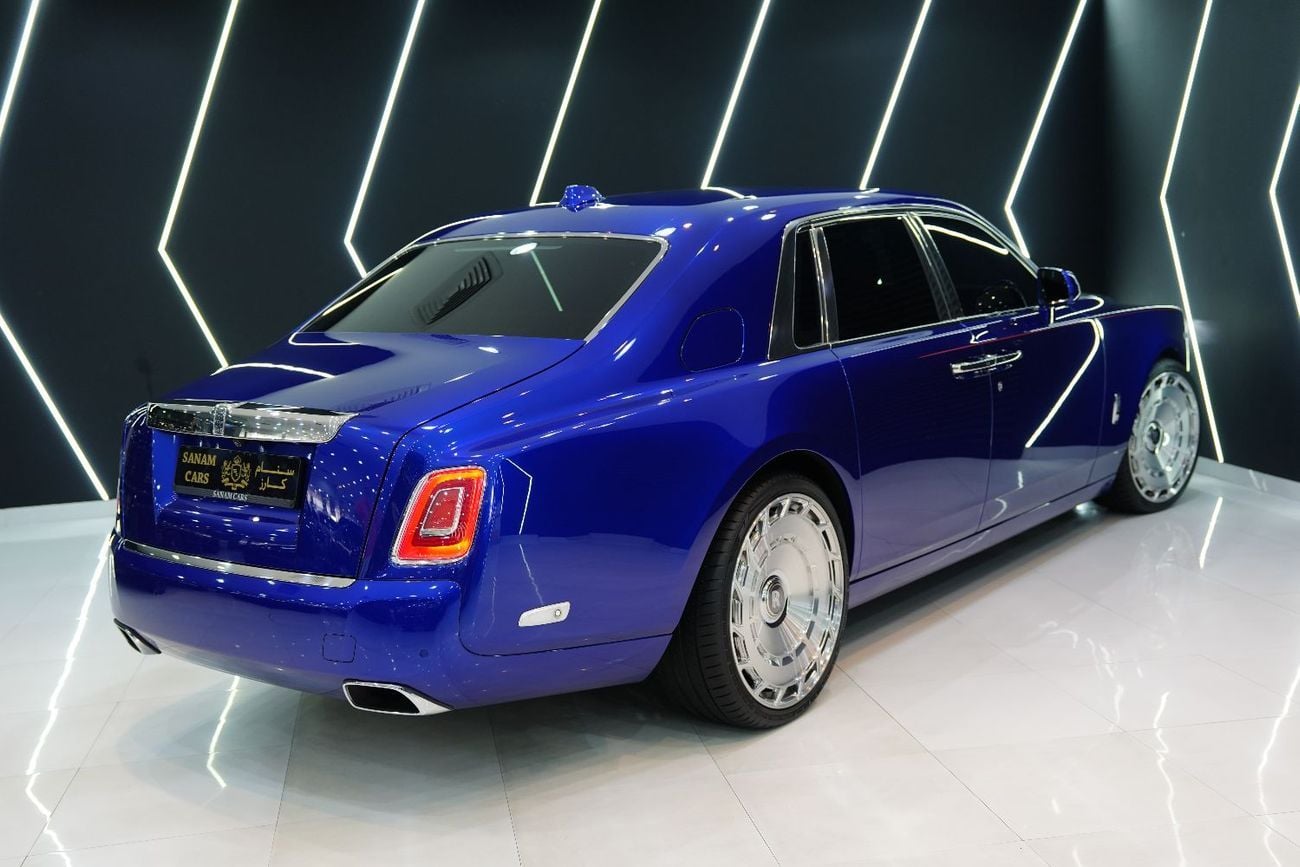Rolls-Royce Phantom Std 6.8L VIII, Bespoke Audio, Rear Entertainment, Brushed Steel Bonnet, Dealer Extended Warranty