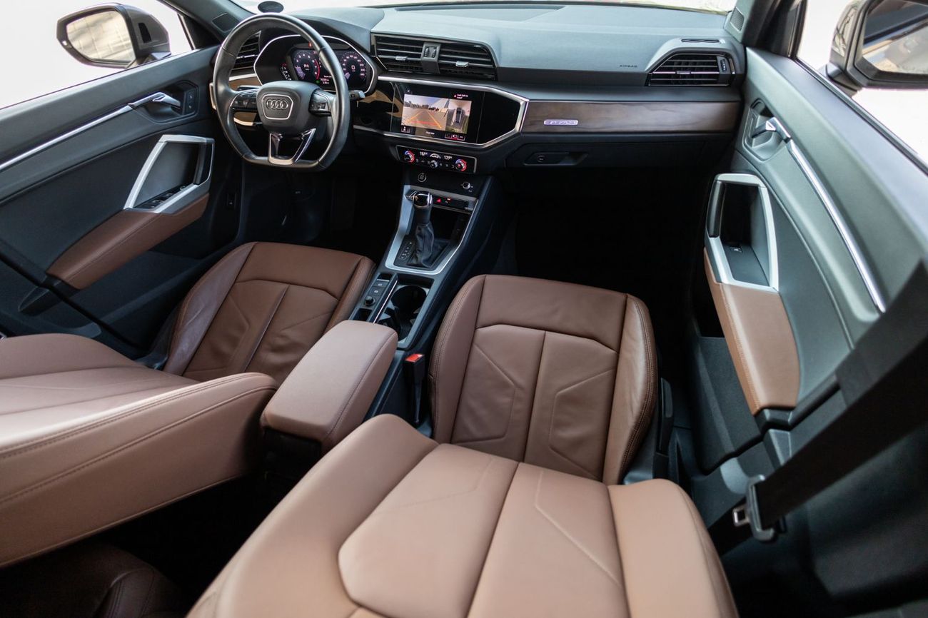 أودي Q3 40 TFSI quattro S Line 2.0L SUV Coupe