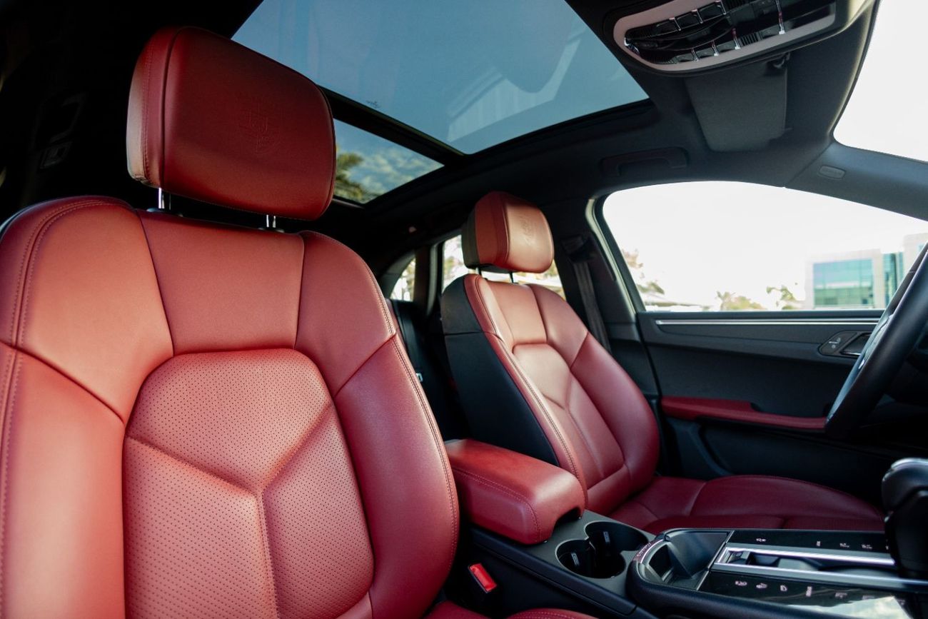 Porsche Macan Std 2.0L (252 HP) Porsche Macan 2024 GCC under Agency Warranty with Flexible Down-Payment.