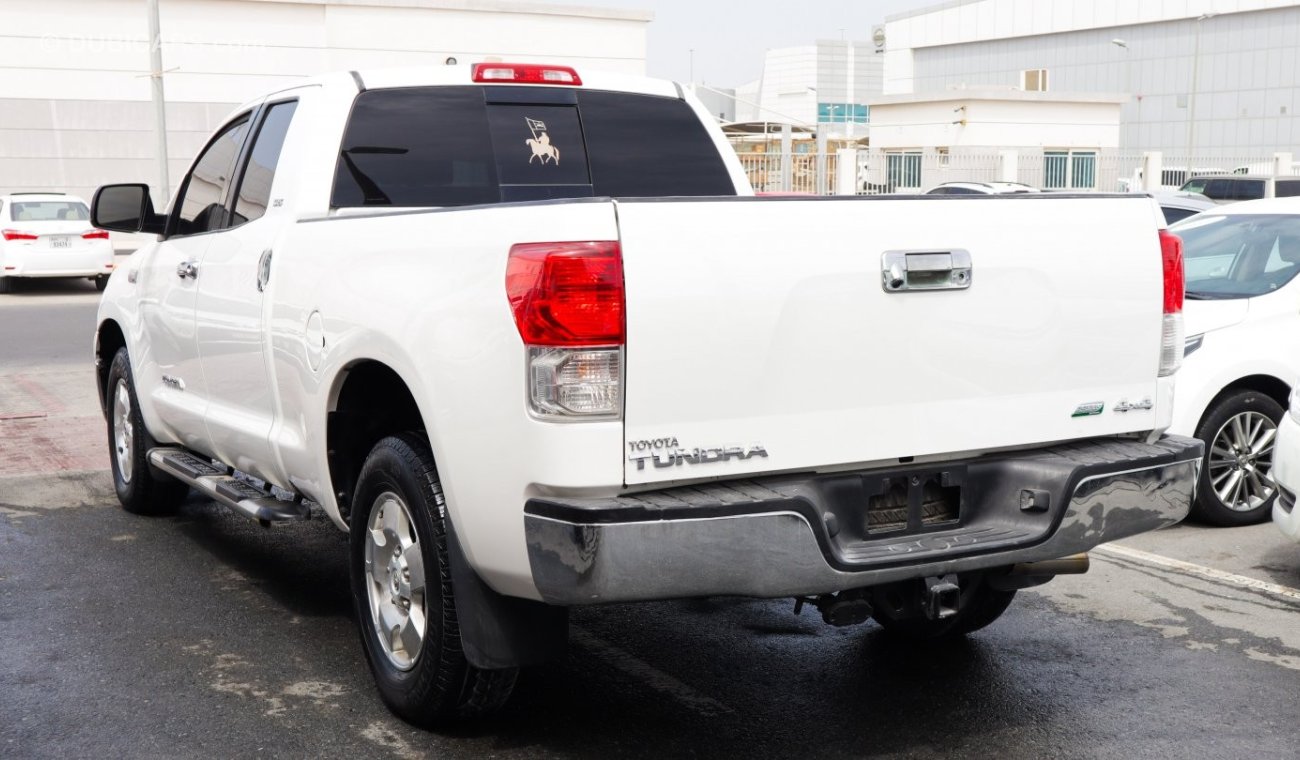 تويوتا تاندرا Pre-owned Toyota Tundra for sale in Sharjah. White 2012 model, available at Wael Al Azzazi Sharjah. 