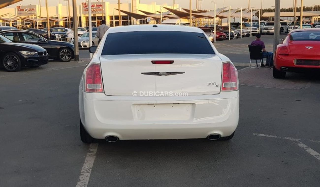 Chrysler 300s Crysral C300s model 2013 GCC car prefect condition full option low mileage