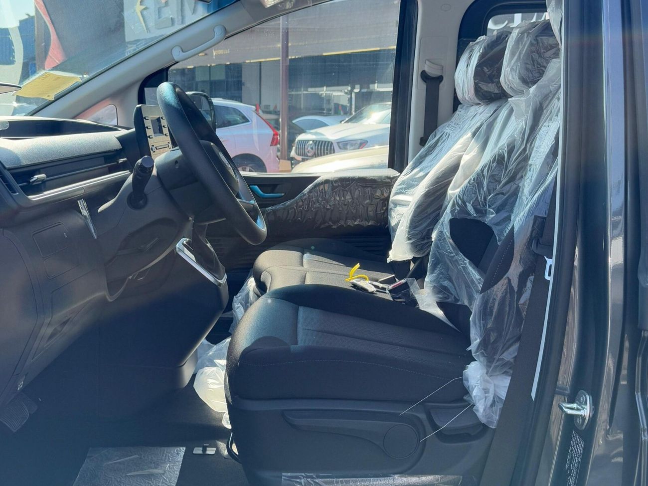 هيونداي ستاريا 3.5L V6  PETROL A/T / PUSH START / BASIC "9" SEATER / 2024 MY