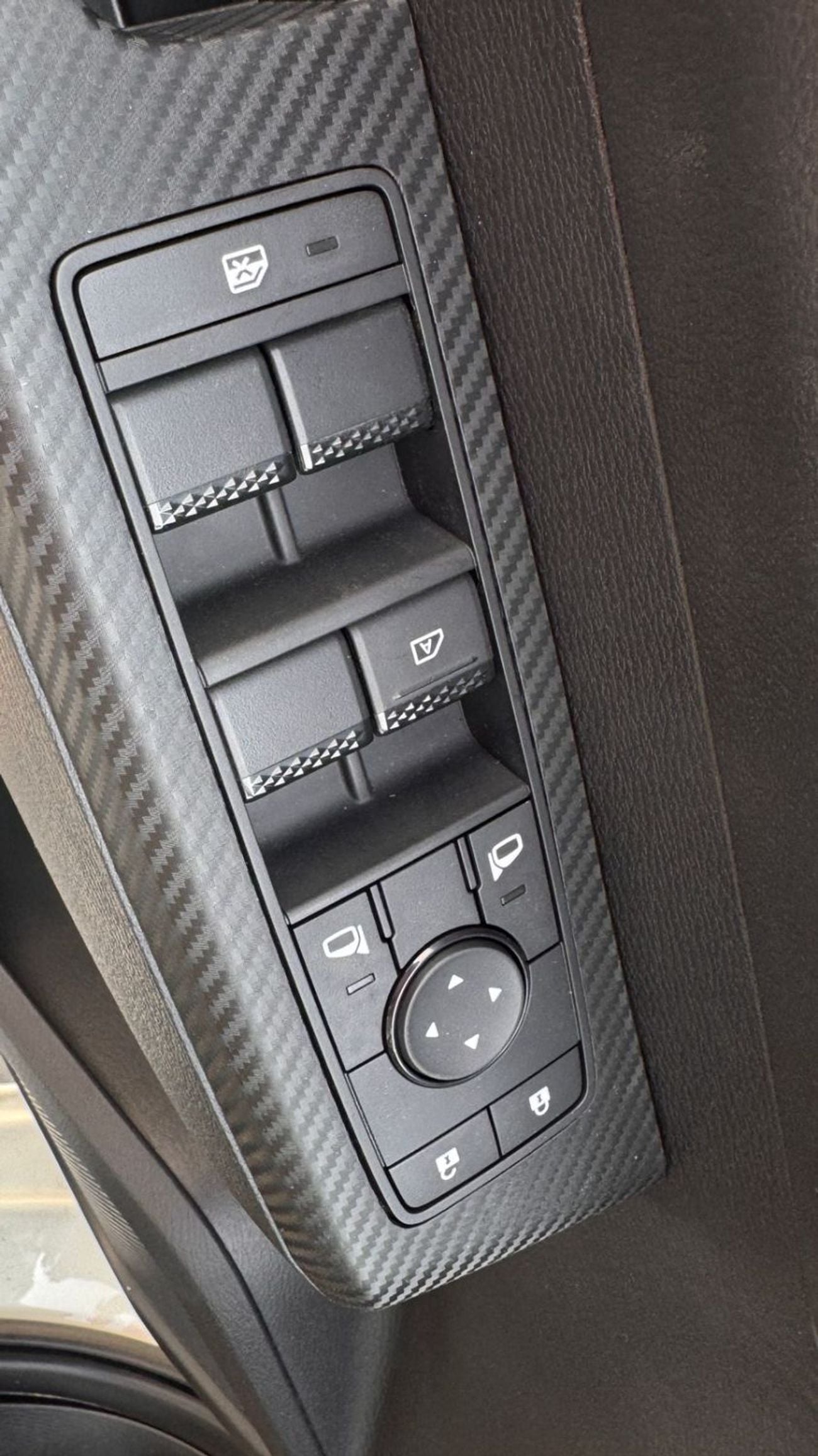 ميتسوبيشي L200 GLX DCABIN 2.4L DIESEL 4X4  6SPEED AUTOMATIC