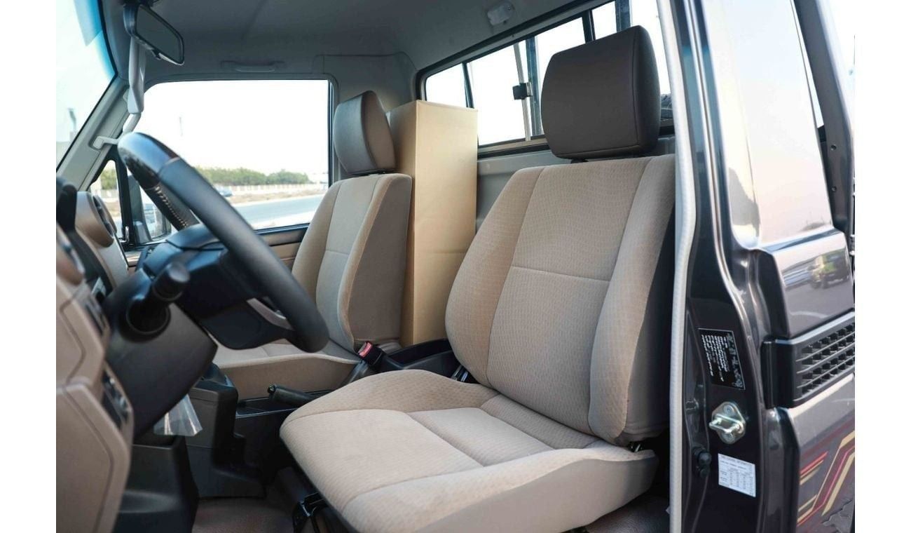 Toyota Land Cruiser Pick Up 2024 Toyota LC79 Single Cab 4.0 - SILVER inside BEIGE | Export Only