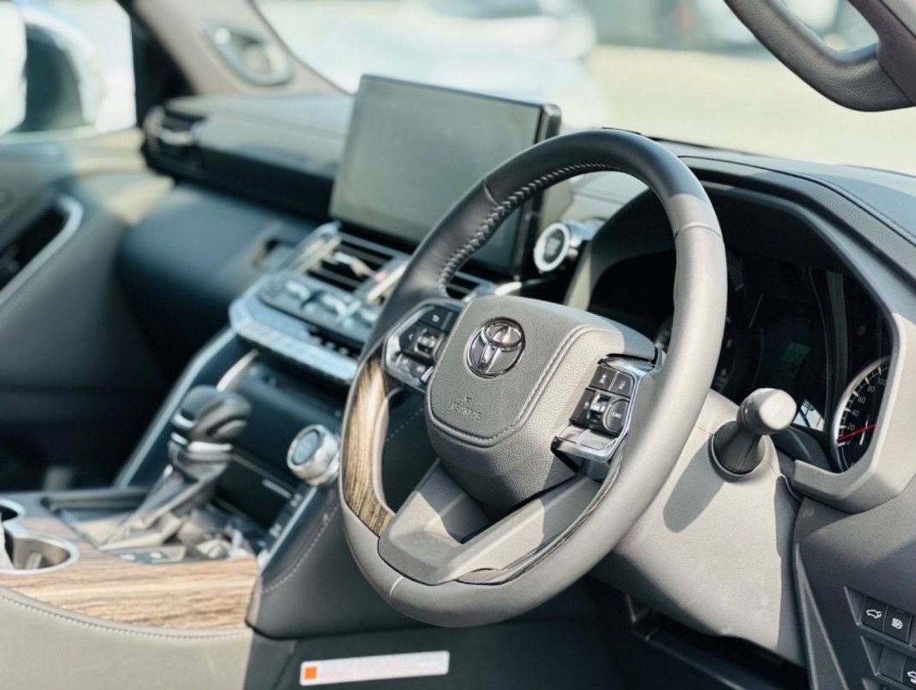 Toyota Land Cruiser Lc 300 sahara top of the range