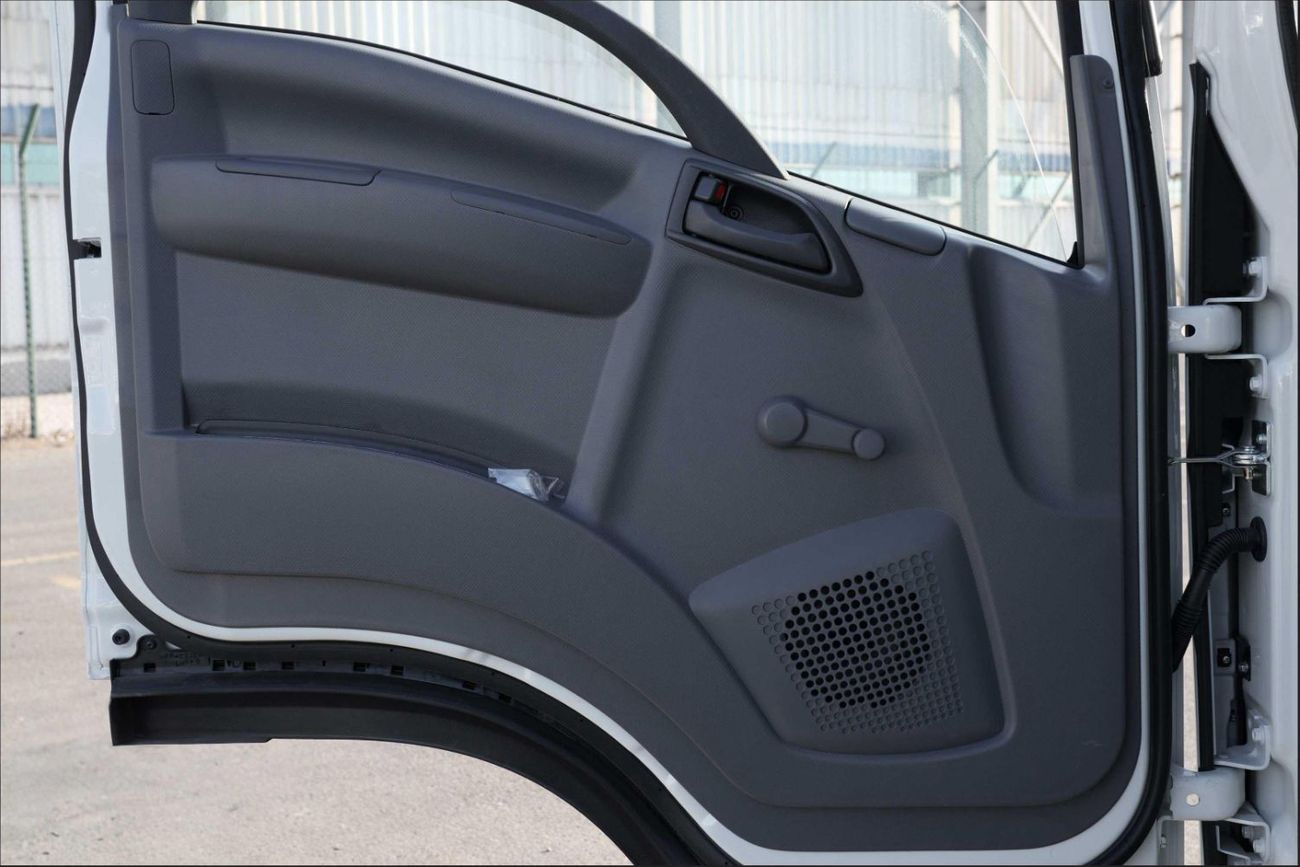 Isuzu NPR 4.6 L 6.5 T Chassis Cab