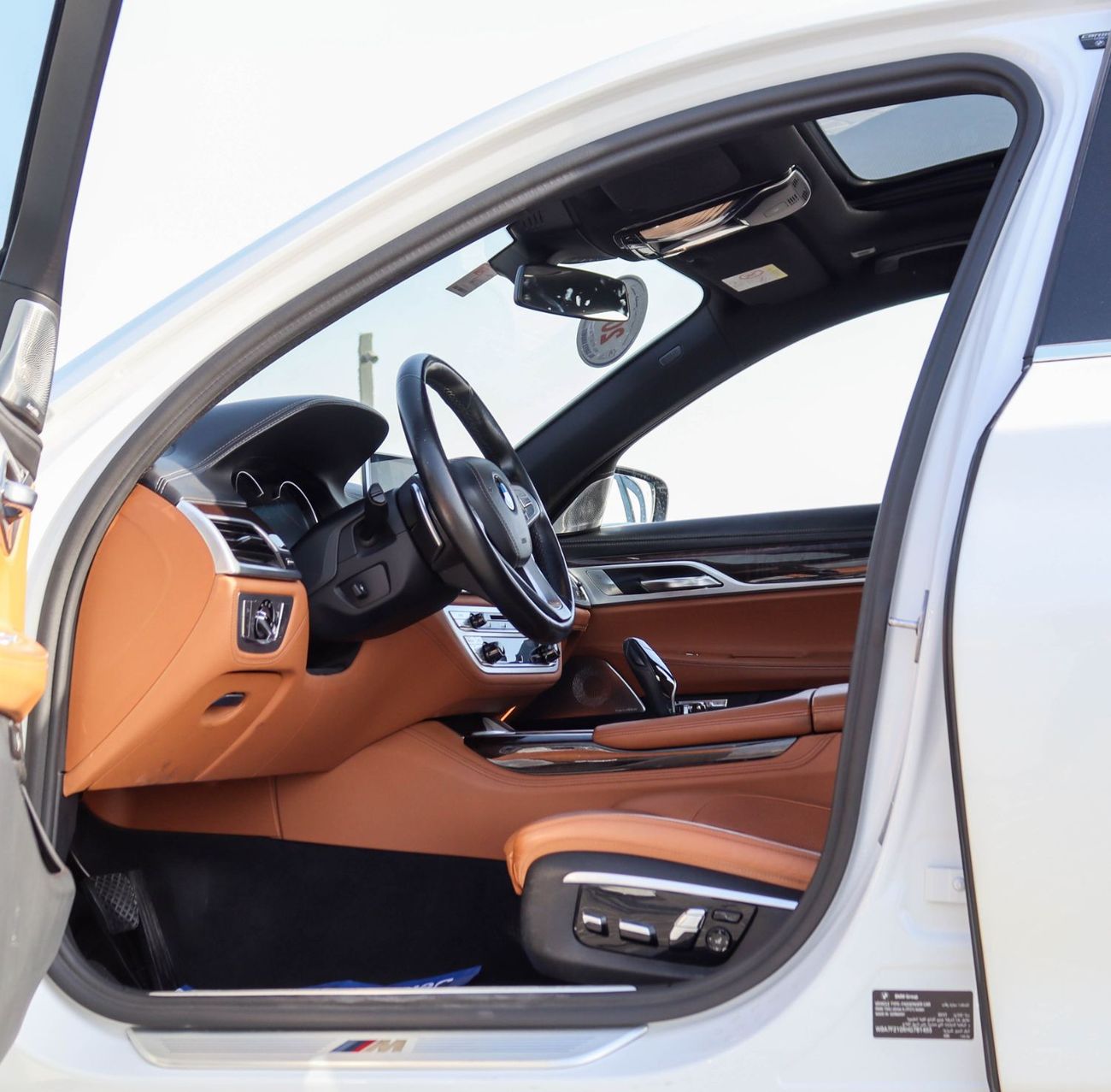 بي أم دبليو 750Li xDrive 4.4L (523 HP)