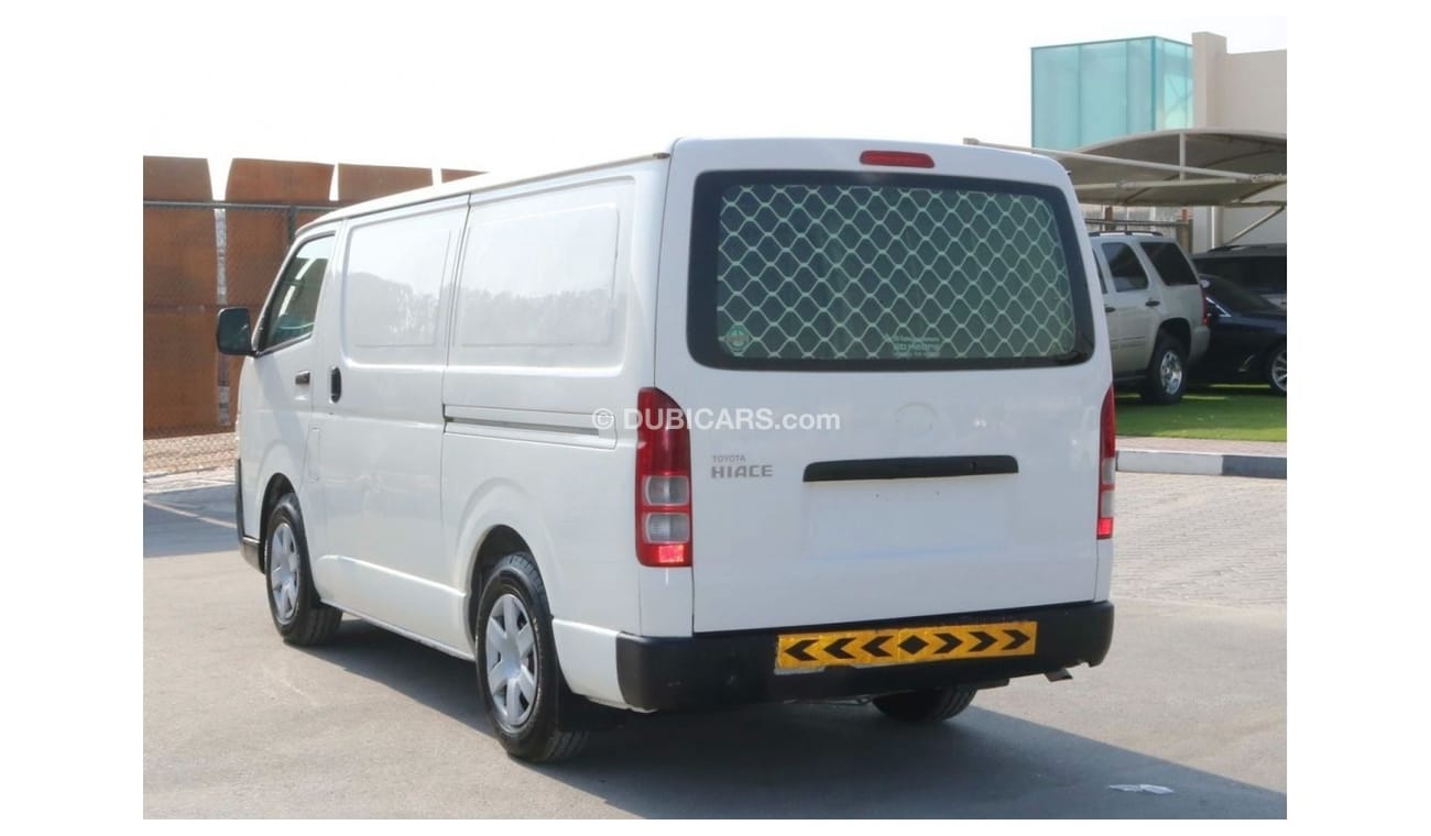 Toyota Hiace 2015 | HIACE STANDARD ROOF MULTIPURPOSE DELIVERY VAN WITH GCC SPECS AND EXCELLENT CONDITION