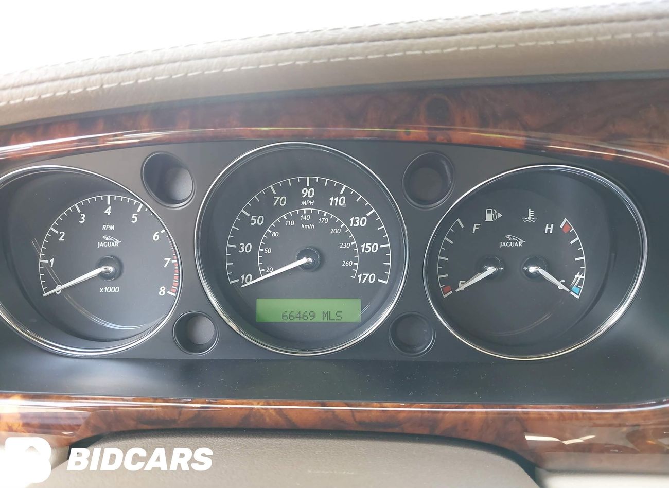 جاكوار XJ8 Vanden Plas