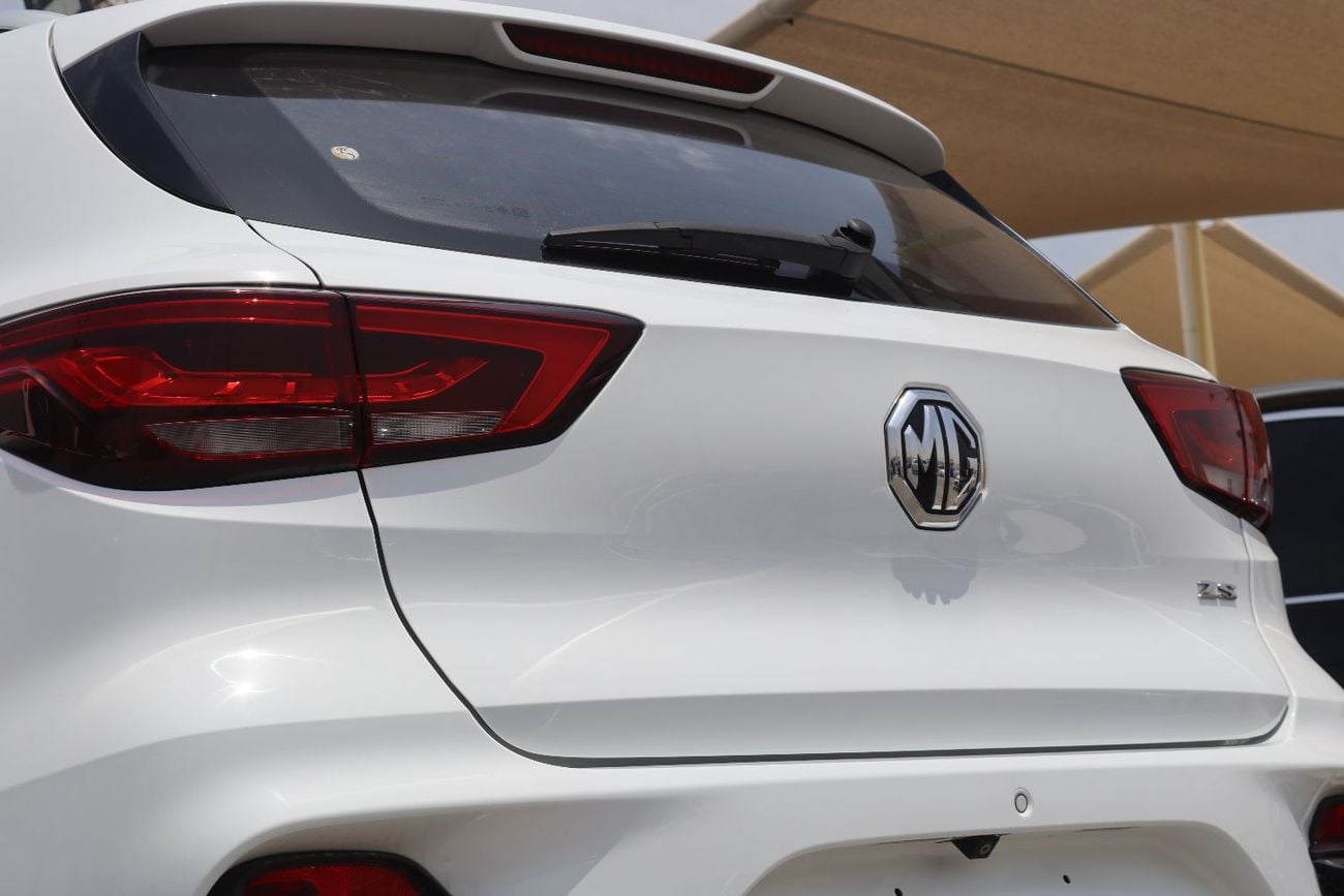 MG ZS LUX