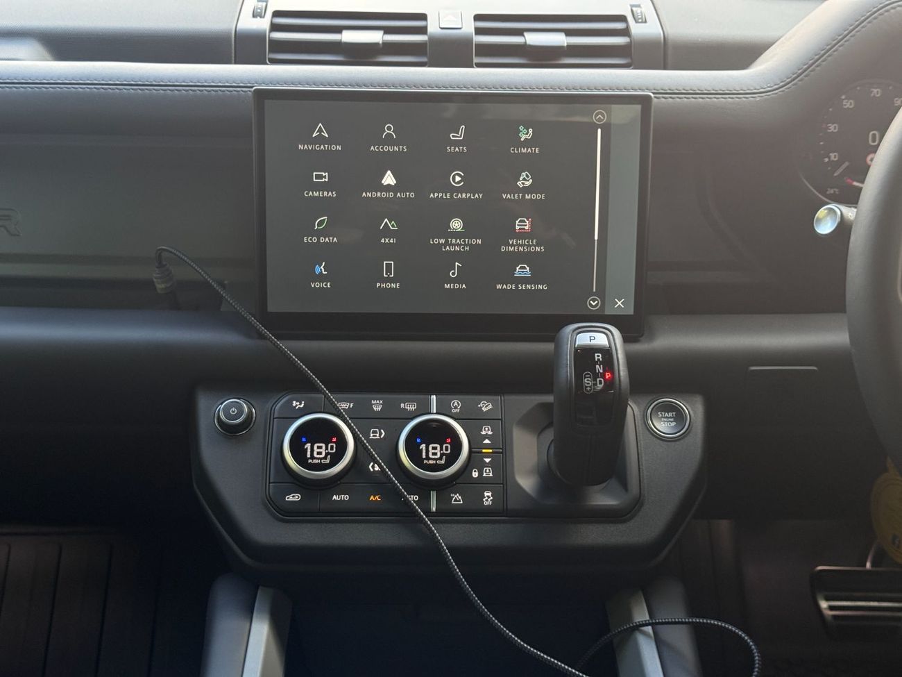 لاند روفر ديفندر 110 X P425 5.0L V8 IN RIGHT HAND DRIVE