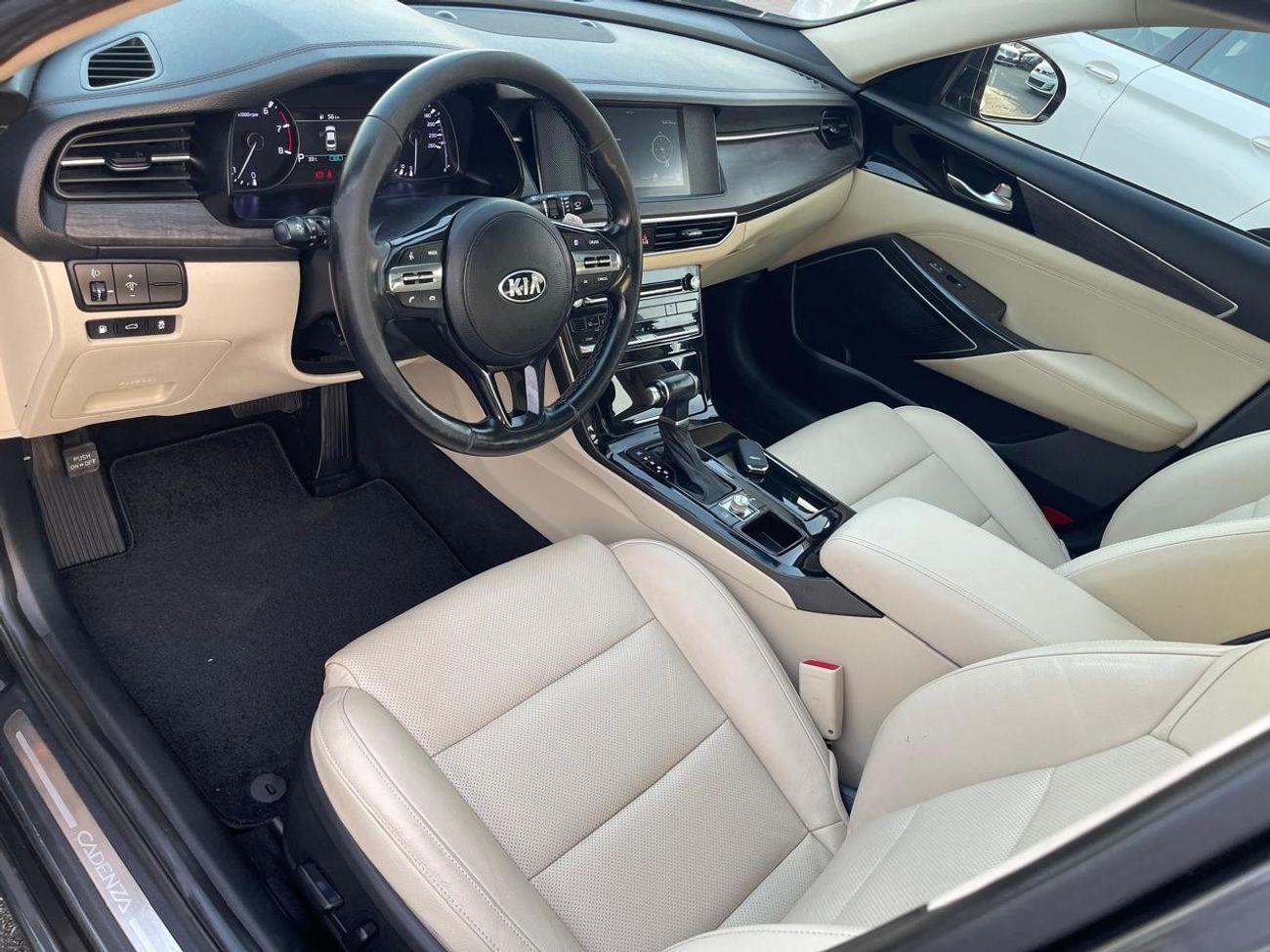 Kia Cadenza Kia Cadenza_Gcc_2021_Excellent_Condition _Full option