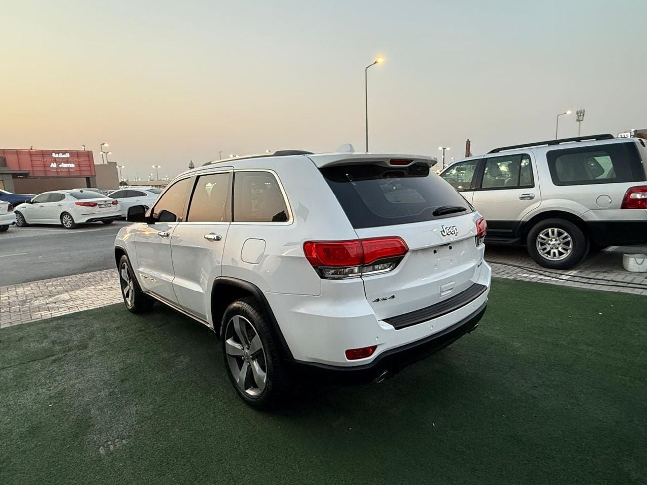 Jeep Cherokee LIMITED First Owner Top of the Line Limited Trim Excellent Condition