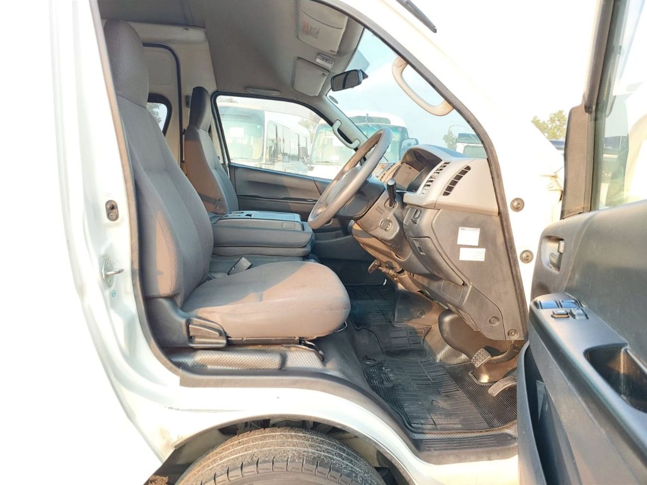 تويوتا هاياس TOYOTA HIACE VAN RHD 2013 MODEL 3.0 L DIESEL AUTOMATIC(PM11947)