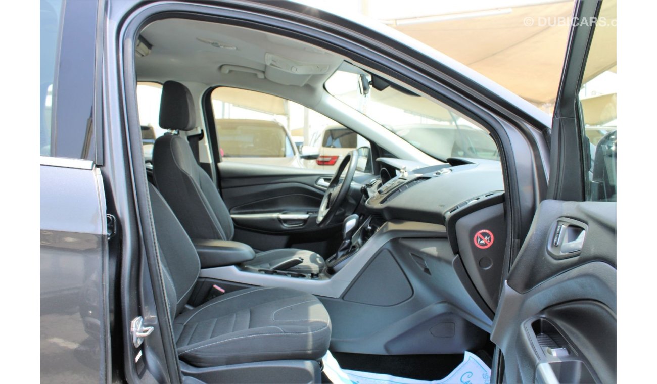 فورد إيسكاب S السياره بدون حوادث- بحاله ممتازه من الداخل والخارج- خليجي