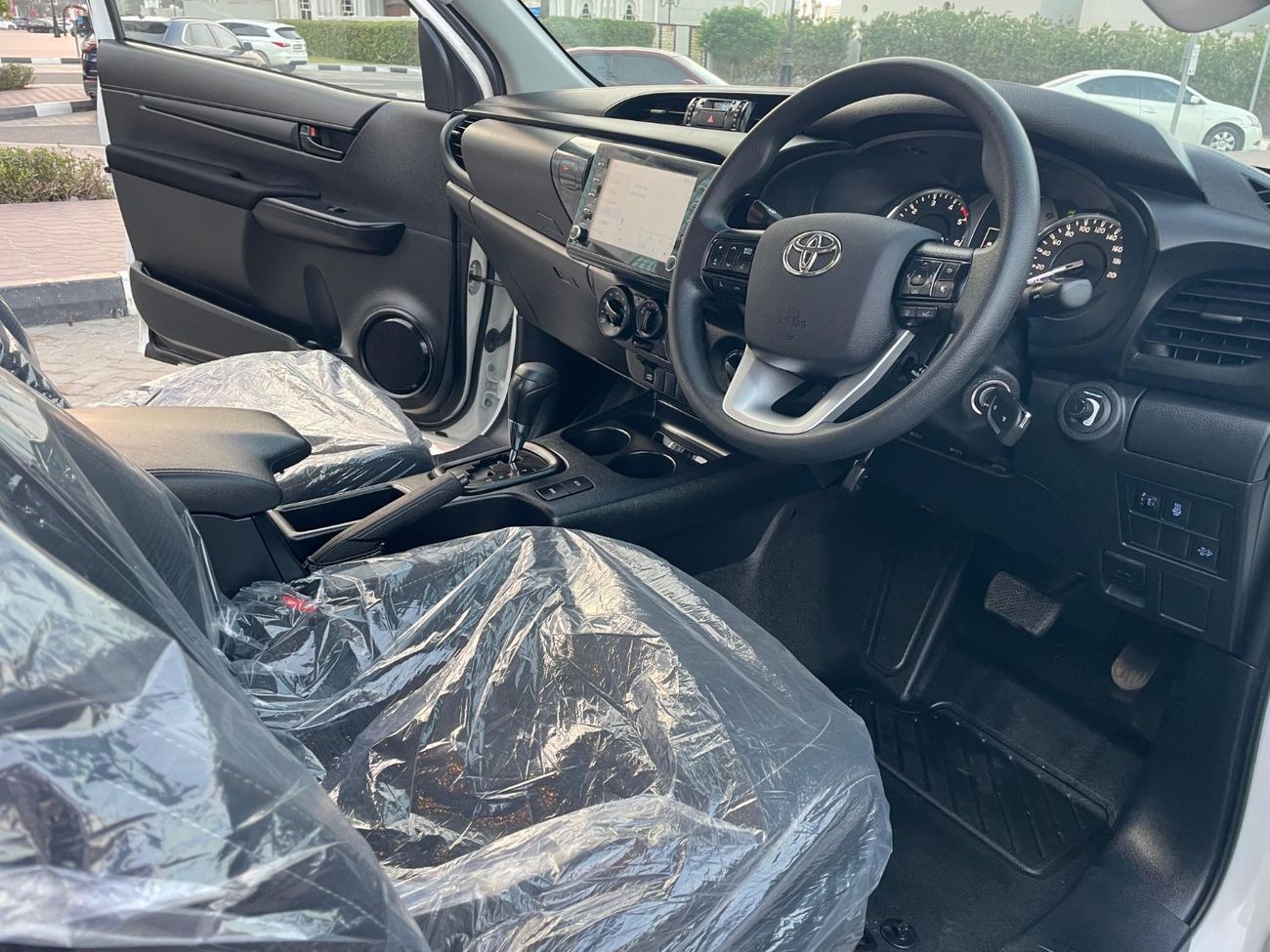 Toyota Hilux Toyota Hilux SR Sport smart cab (Australia) Engine: 2.8 L Turbo Diesel 4x4  (Export from Australia)