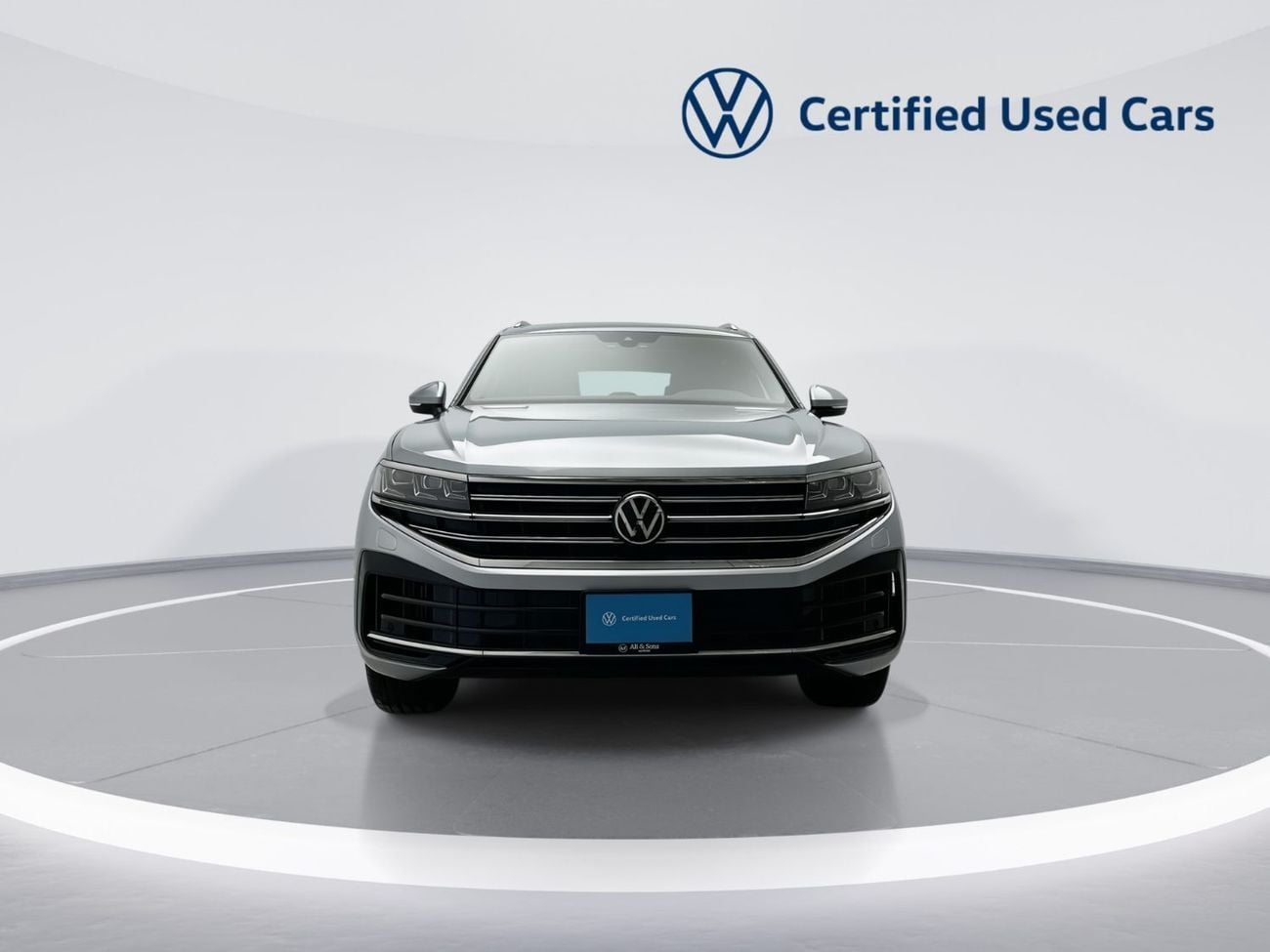 فولكس واجن طوارق ELEGANCE with Sunroof - Leather Seats 3L | 42,100 AED SAVINGS from New Car