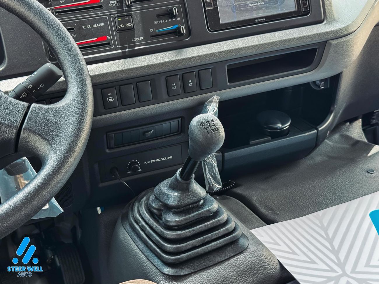 Toyota Coaster 23-Seater Bus 4.0L Diesel RWD GCC Specs Full Option White