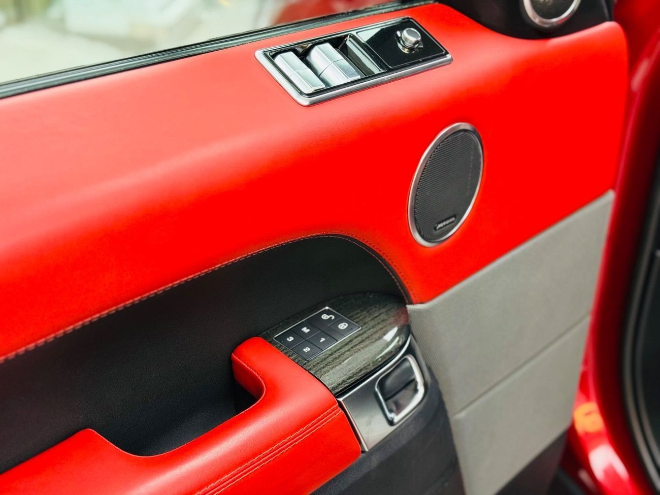 لاند روفر رينج روفر سبورت SVR 5.0L (575 HP) AWD