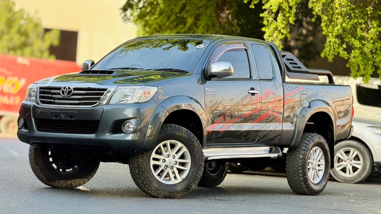 Toyota Hilux SMART CAB | MANUAL TRANSMISISON | 3.0L DIESEL | 4X4 SPORTS BAR | RHD
