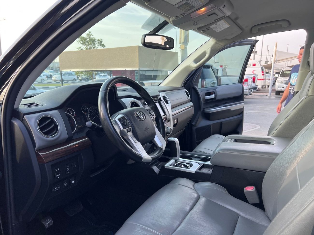 Toyota Tundra Crewmax Limited 5.7L