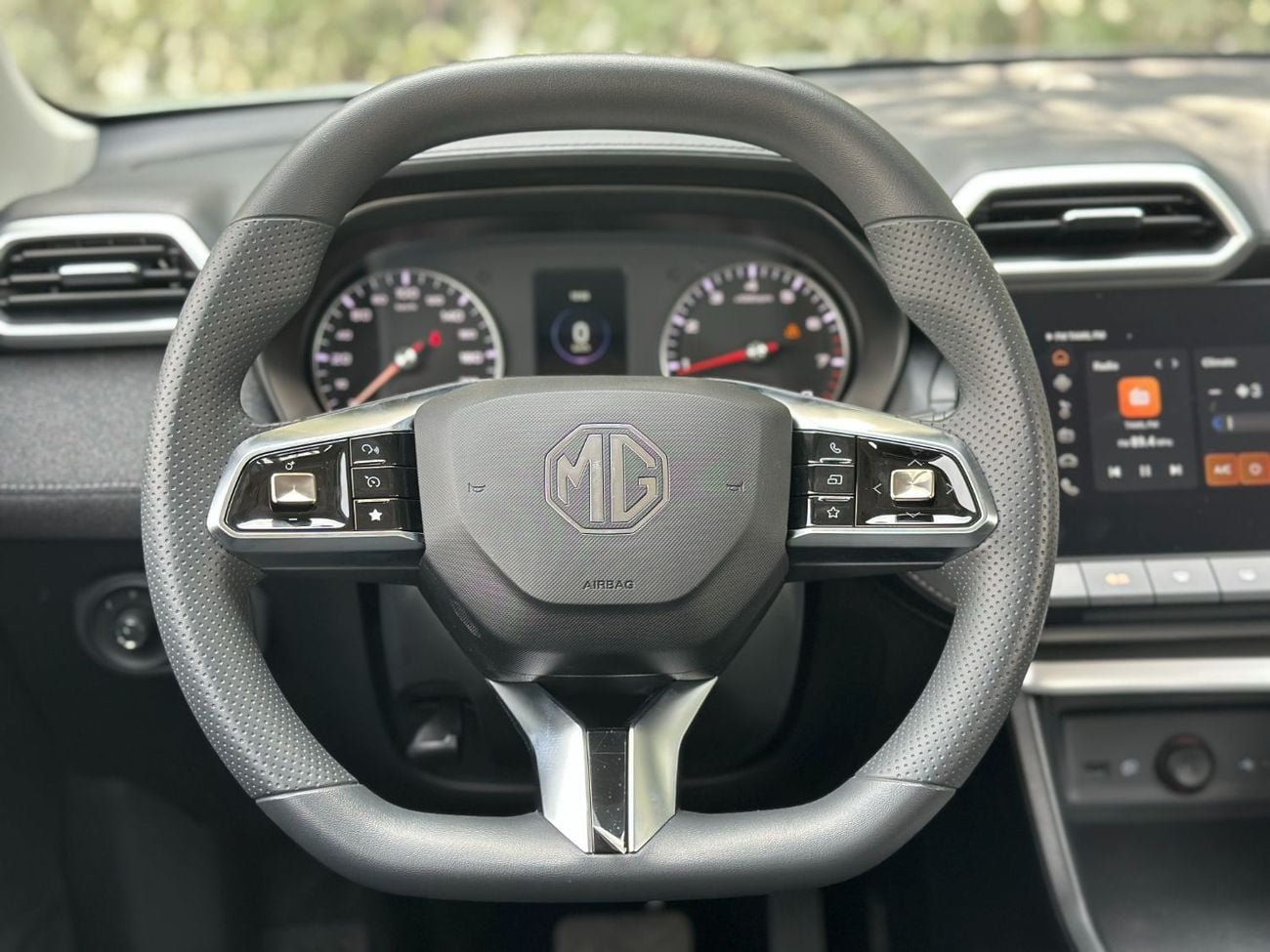 MG ZS STD