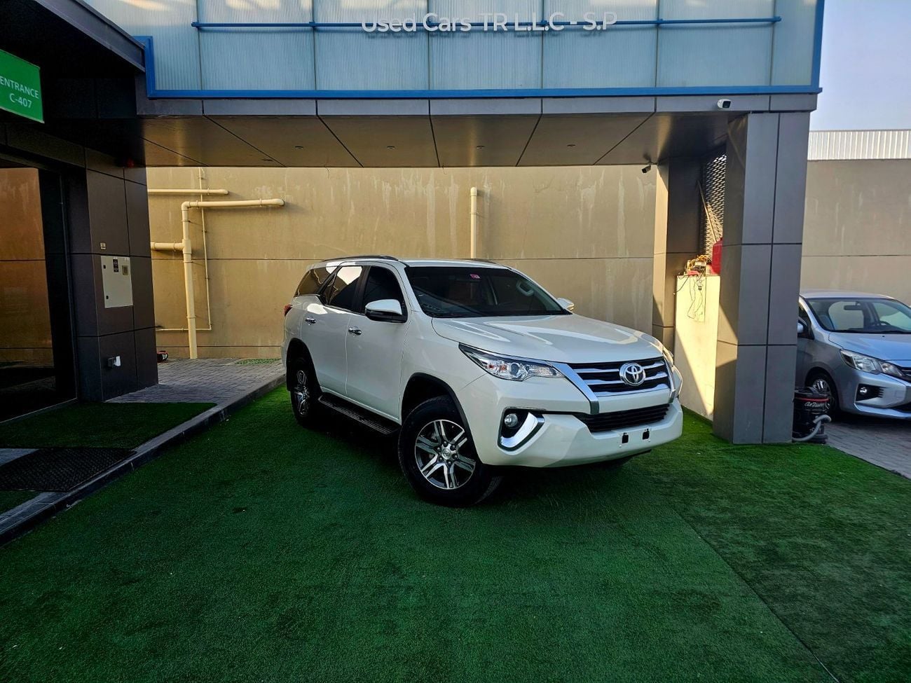 Toyota Fortuner EXR 2.7L EXR FORTUNER V4 4WD/ ORIGINAL PAINT / LOW MILEAGE/ SINGLE OWNE