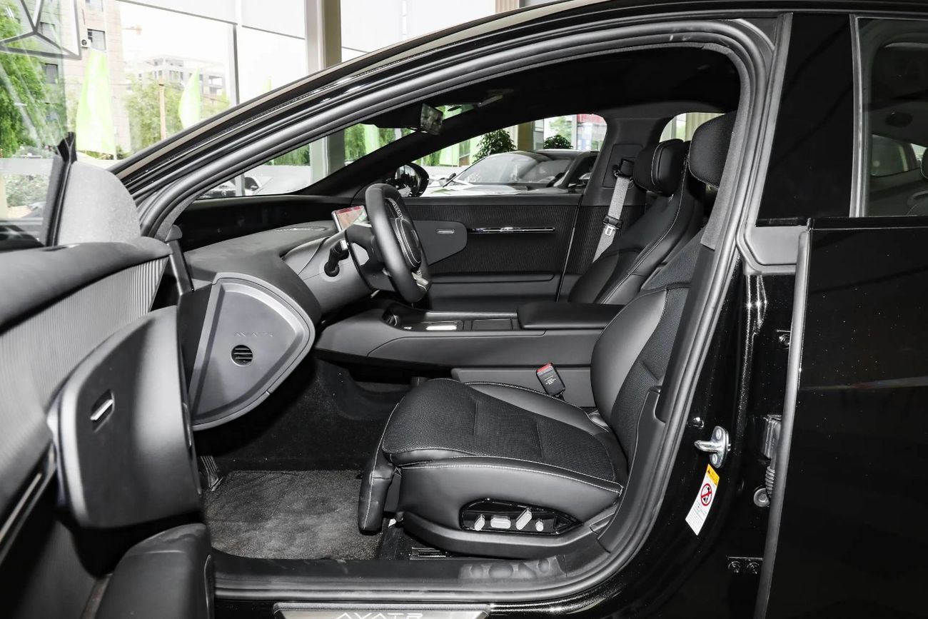 Avatr 12 Modified Max rear-wheel drive extended-range version