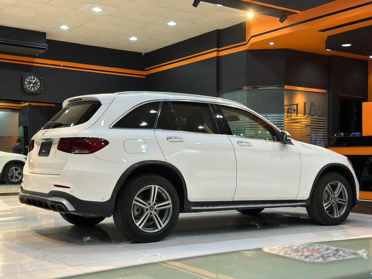Mercedes-Benz GLC 300 2.0L REAR WHEEL DRIVE
