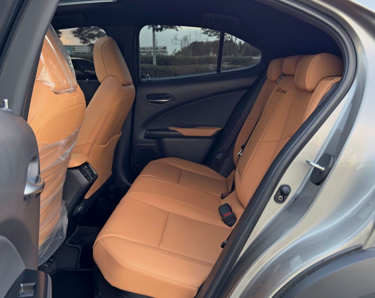 لكزس UX300h Premier 2.0L