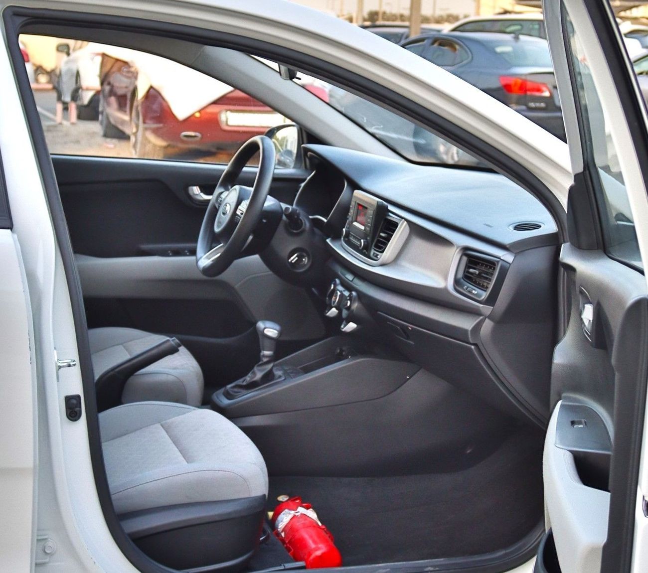 كيا ريو 2019 كيا ريو EX (YB)، 5 أبواب هاتشباك، 1.4 لتر 4 سلندر بنزين، أوتوماتيك، دفع أمامي