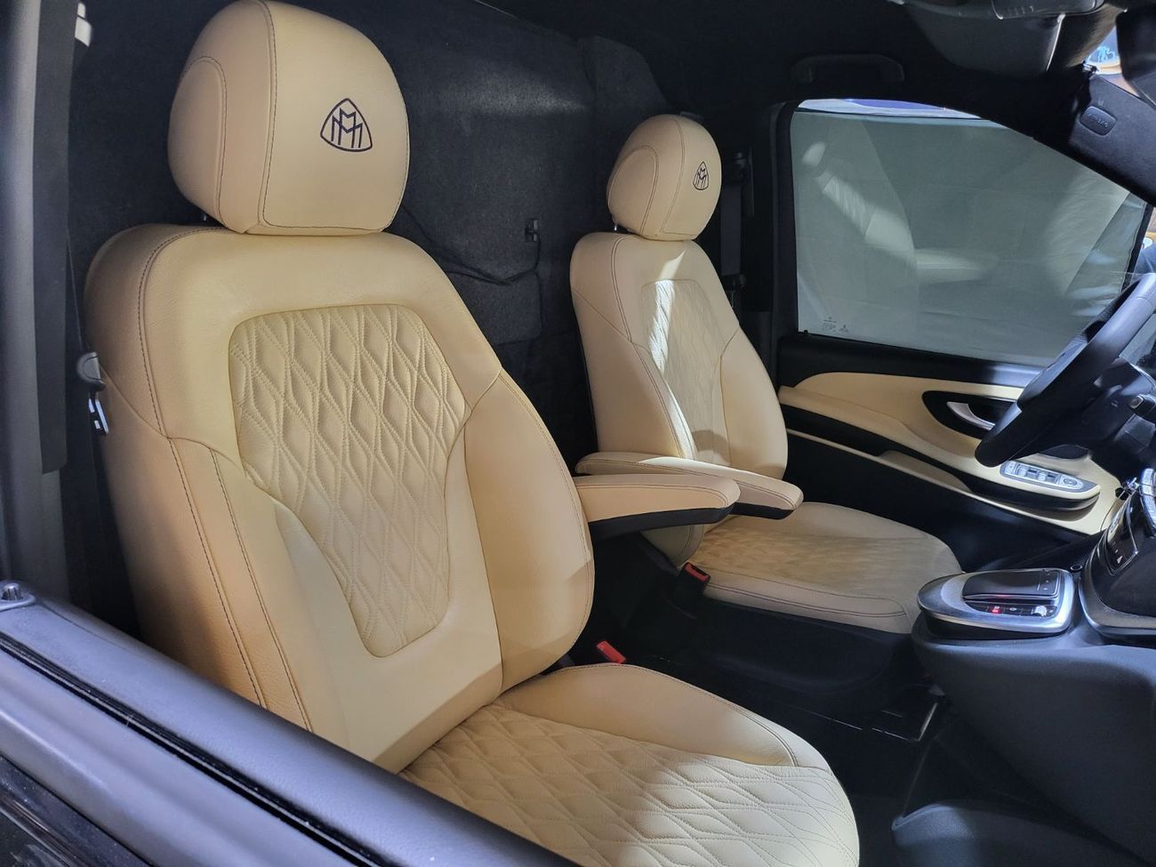 Mercedes-Benz V 300 “LUMA” – 1 Of 5 CONCEPT - Handcrafted by ROYAL CUSTOMS in Dubai (Since 2009)