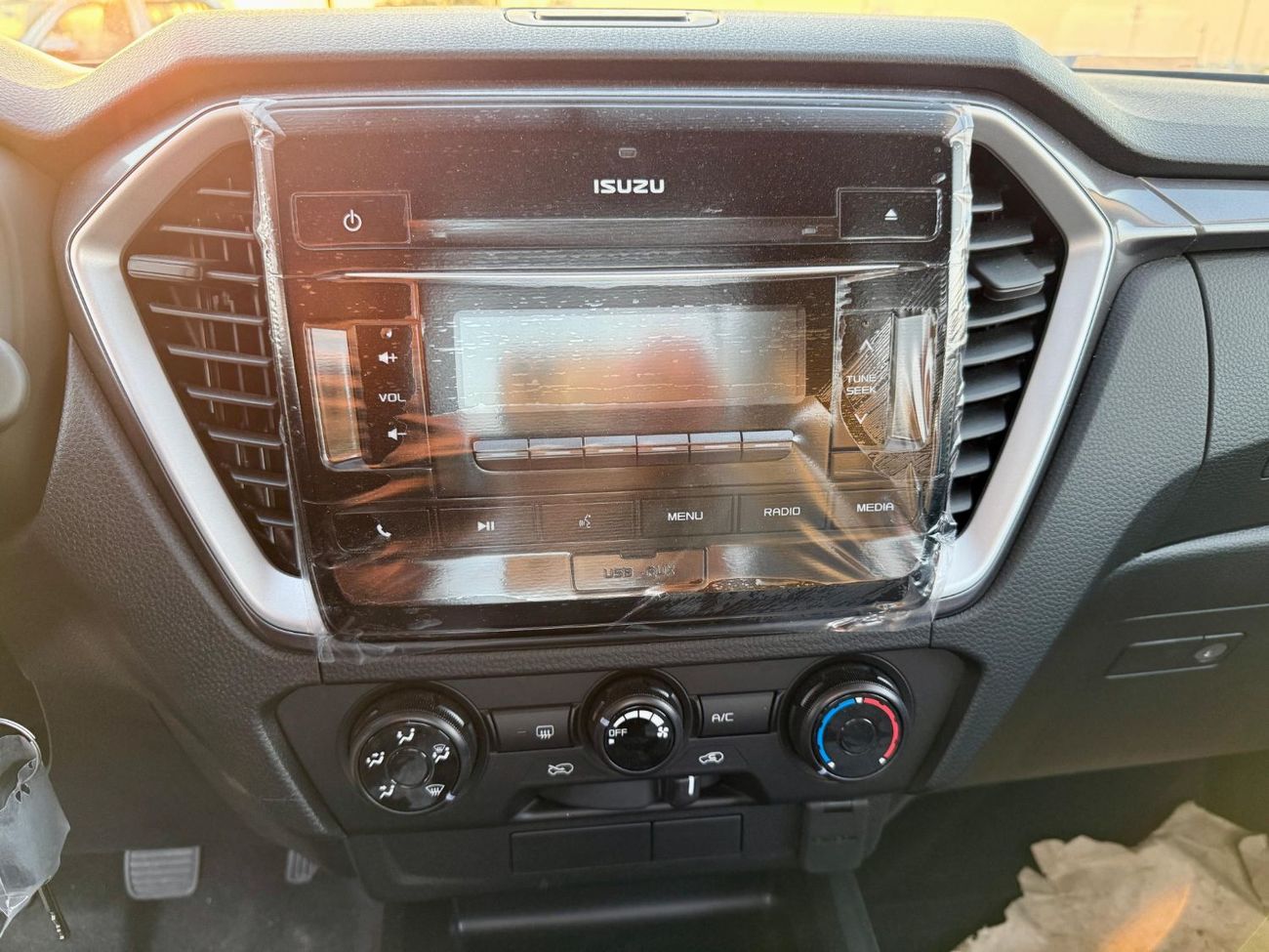 Isuzu DMax ISUZZ -D-MAX - SiNGLE CAB - 4x2 - 1.9L - DiESEL - 2026 - RED