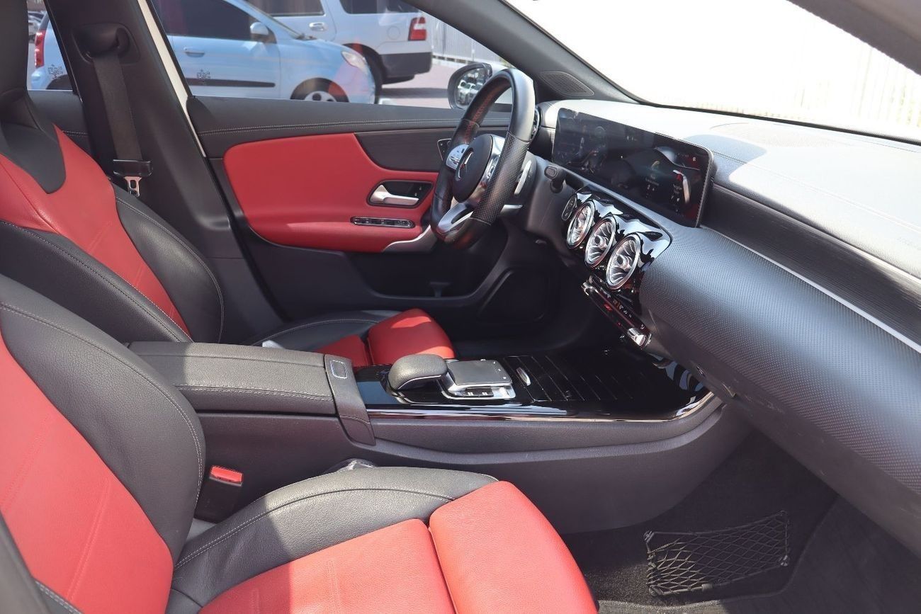 مرسيدس بنز A 250 Std 2.0L (224 HP)