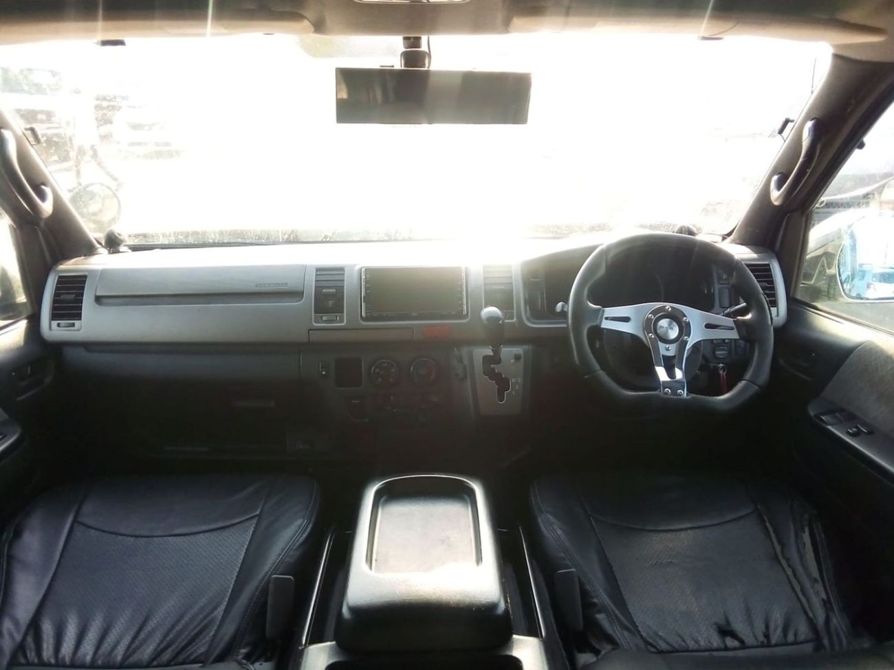تويوتا هاياس TOYOTA HIACE VAN RIGHT HAND DRIVE (PM1648)