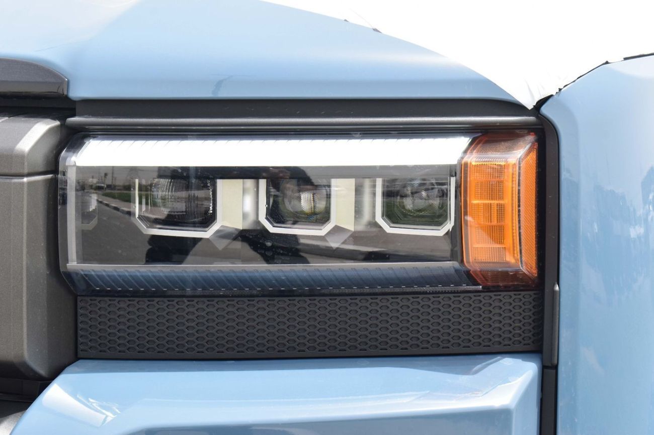 تويوتا برادو Adventure Dual Tone 2.4T