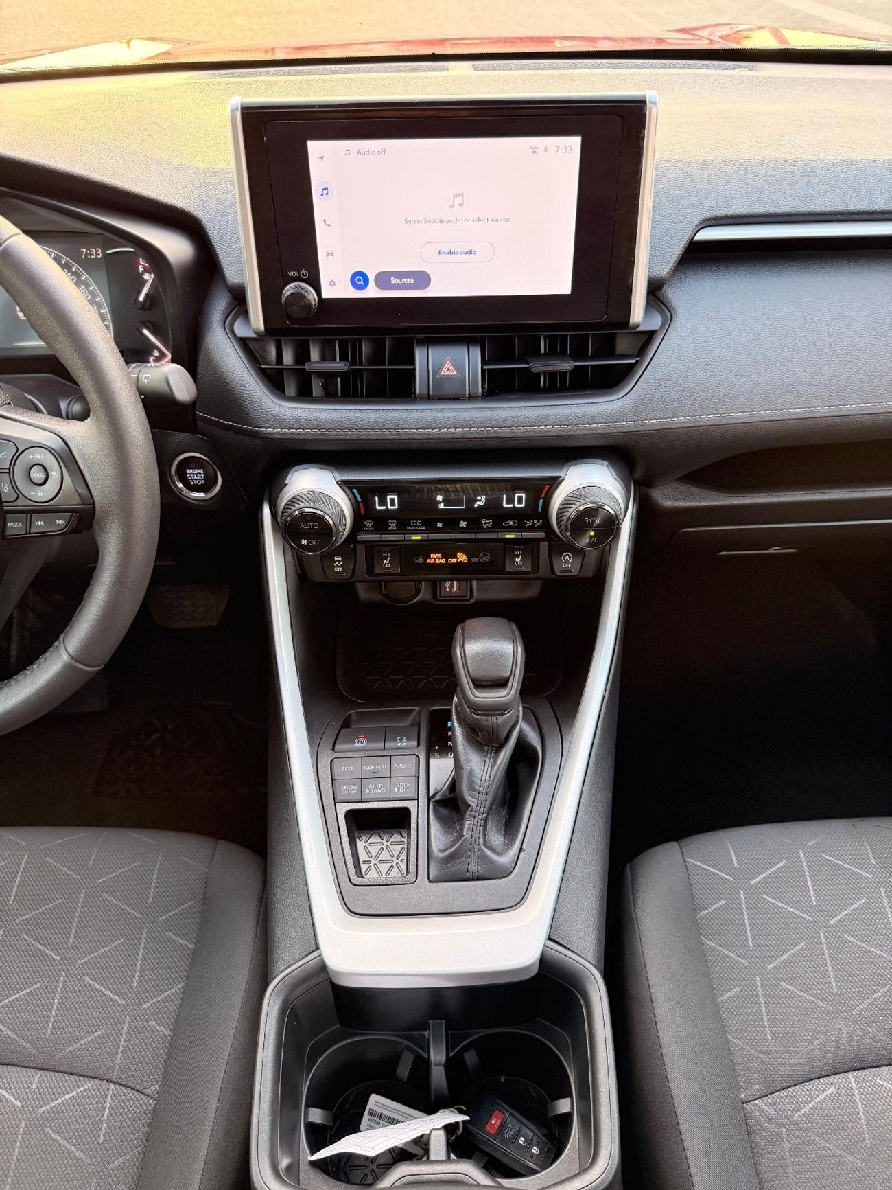 تويوتا راف ٤ XLE AWD 2.5 Sunroof  2024