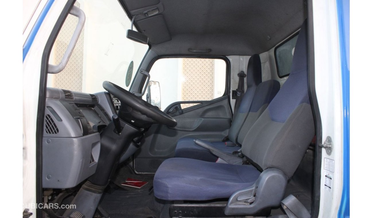 Mitsubishi Canter Van Mitsubishi Canter 2016 GCC in excellent condition without accidents, very clean from inside and outs