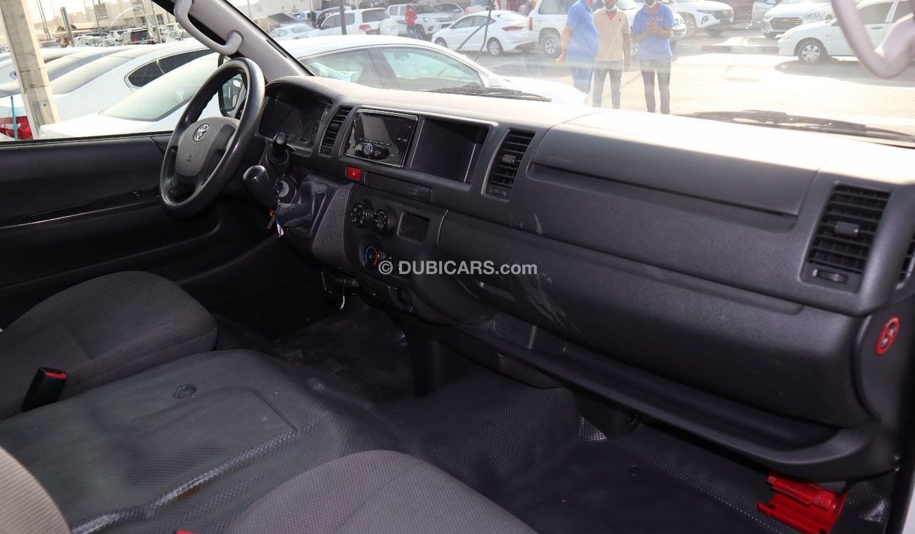 Toyota Hiace Toyota Haice High Roof 2017  GCC in excellent condition without accidents, very clean from inside an