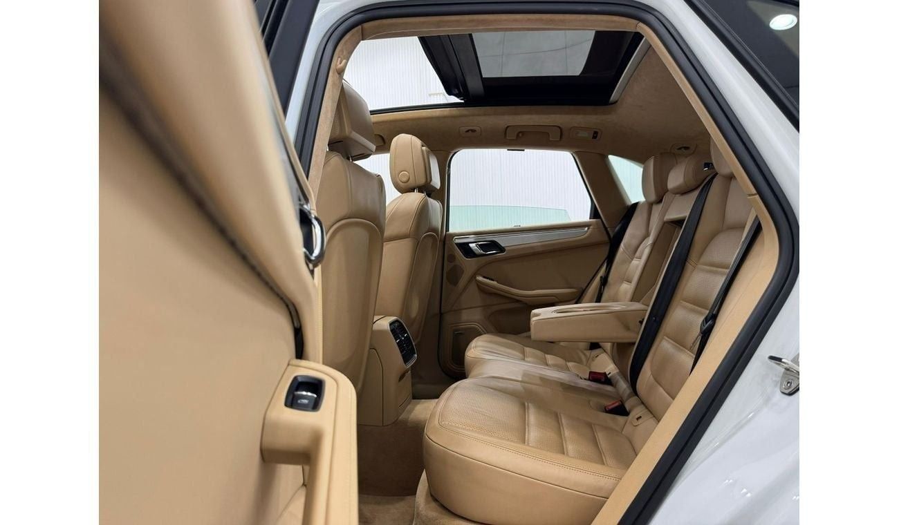 Porsche Macan Turbo 3.6L 2014 Porsche Macan Turbo, Service History, Full Options, Excellent Condition, GCC