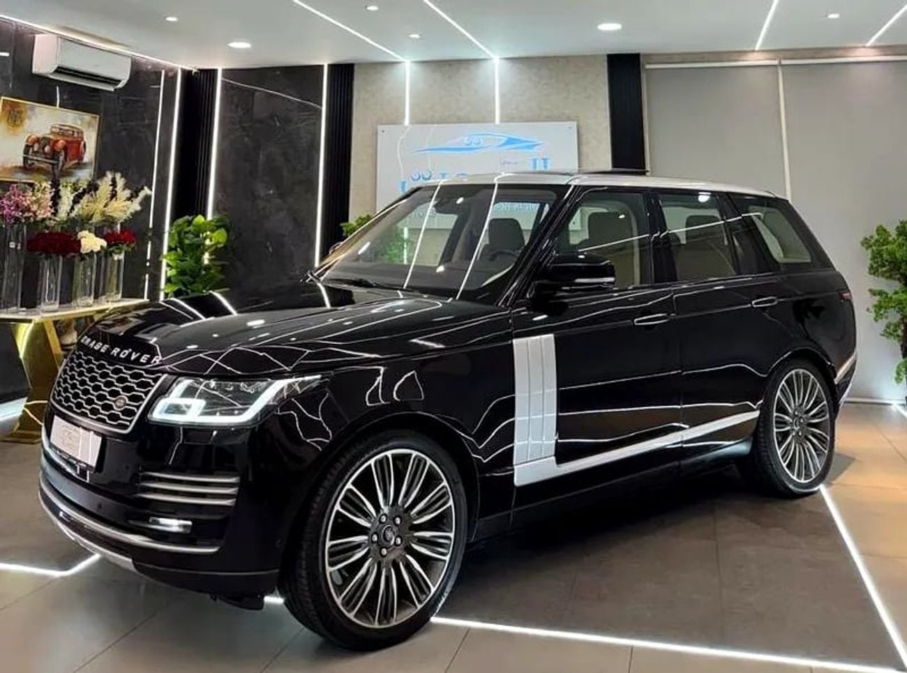 Land Rover Range Rover Supercharged 5.0L SUPERCHARGED RR VOGUE V8 || FACELIFT || GCC || FULLY LOADED || SCREENS || CONDITIO